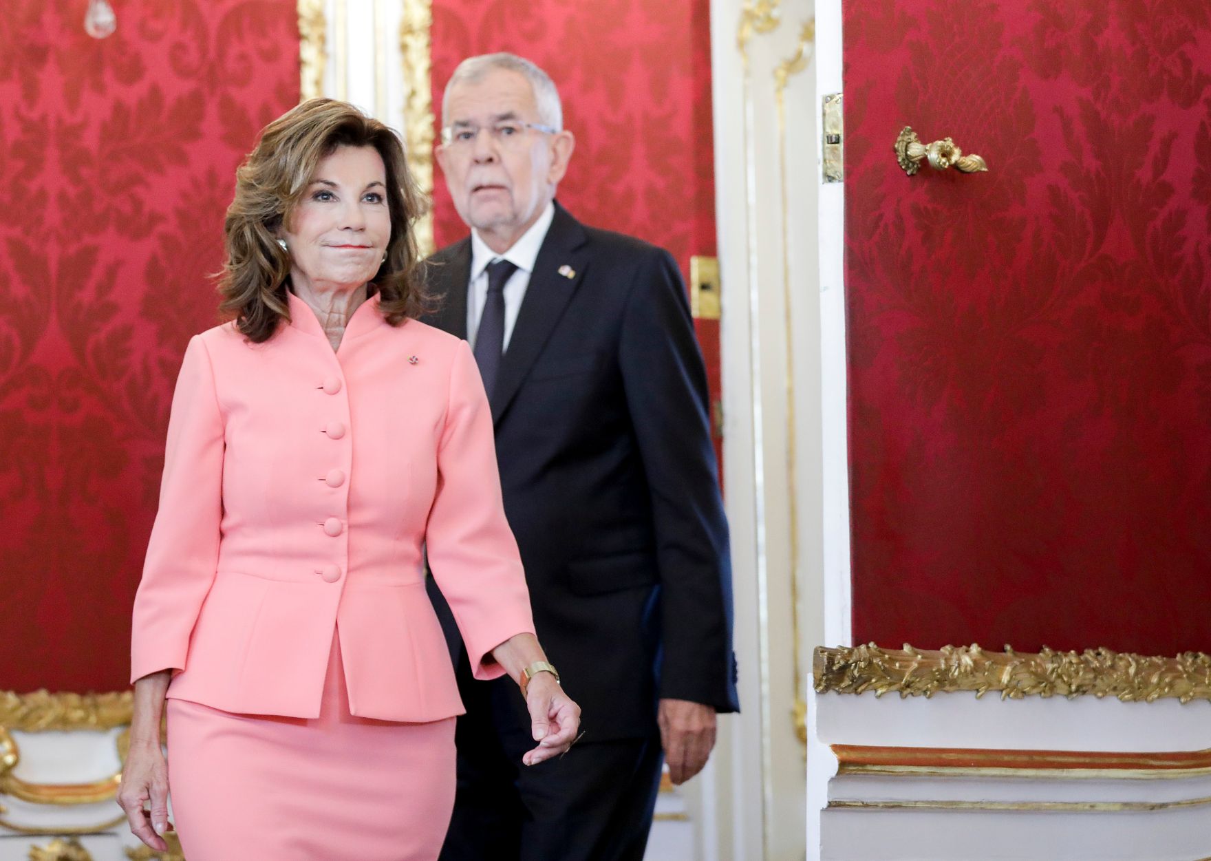 Am 01. Oktober 2019 nahm Bundespr&auml;sident Alexander Van der Bellen den R&uuml;cktritt der &ouml;sterreichischen Bundesregierung an. Im Anschluss betraute er diese mit der Fortf&uuml;hrung der Amtsgesch&auml;fte bis zur Bildung einer neuen Bundesregierung. Im Bild Bundeskanzlerin Brigitte Bierlein (l.) mit Bundespr&auml;sident Alexander Van der Bellen (r.).