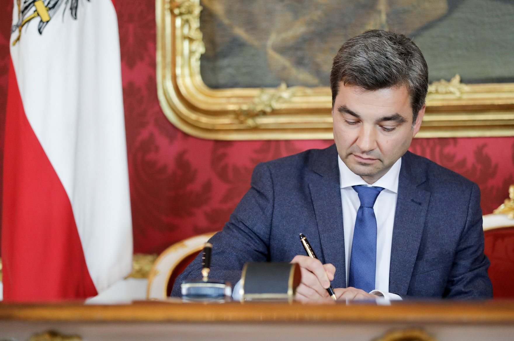 Am 01. Oktober 2019 nahm Bundespr&auml;sident Alexander Van der Bellen den R&uuml;cktritt der &ouml;sterreichischen Bundesregierung an. Im Anschluss betraute er diese mit der Fortf&uuml;hrung der Amtsgesch&auml;fte bis zur Bildung einer neuen Bundesregierung. Im Bild Bundesminister Wolfgang Peschorn.