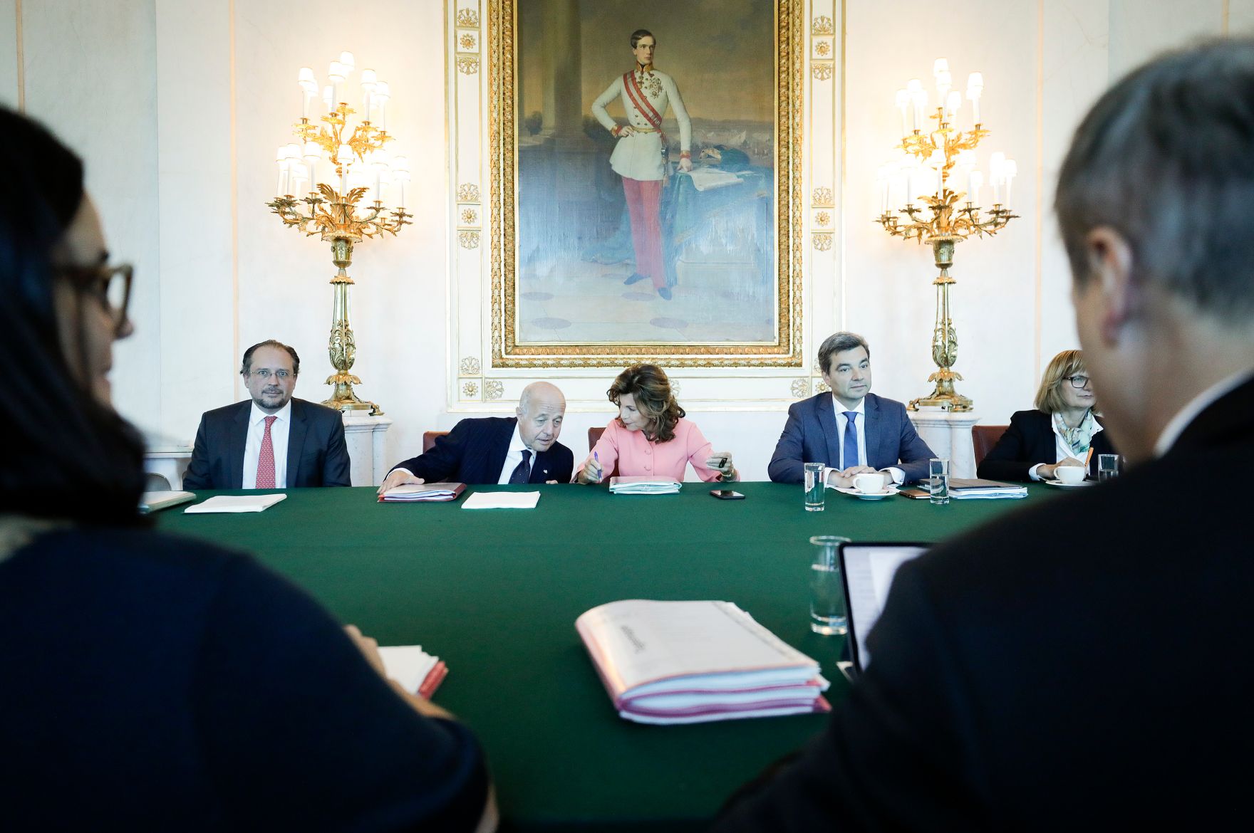 Am 01. Oktober 2019 fand der Ministerrat der Bundesregierung statt. Im Bild (v.l.n.r.) Bundesminister Alexander Schallenberg, Vizekanzler Clemens Jabloner, Bundeskanzlerin Brigitte Bierlein und Bundesminister Wolfgang Peschorn.