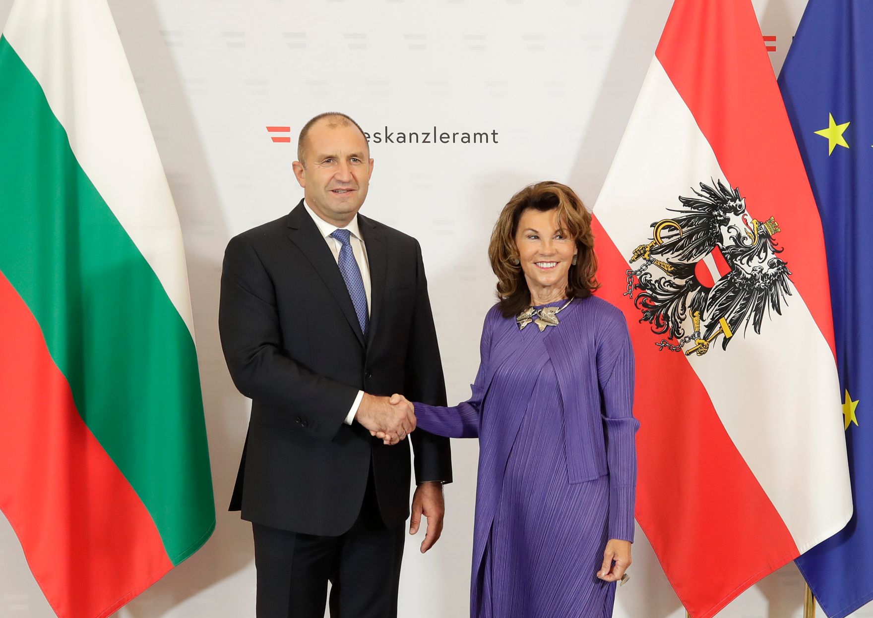 Am 4. Oktober 2019 empfing Bundeskanzlerin Brigitte Bierlein (r.) den Pr&auml;sidenten der bulgarischen Republik Rumen Radev (l.) zu einem Gespr&auml;ch im Bundeskanzleramt.