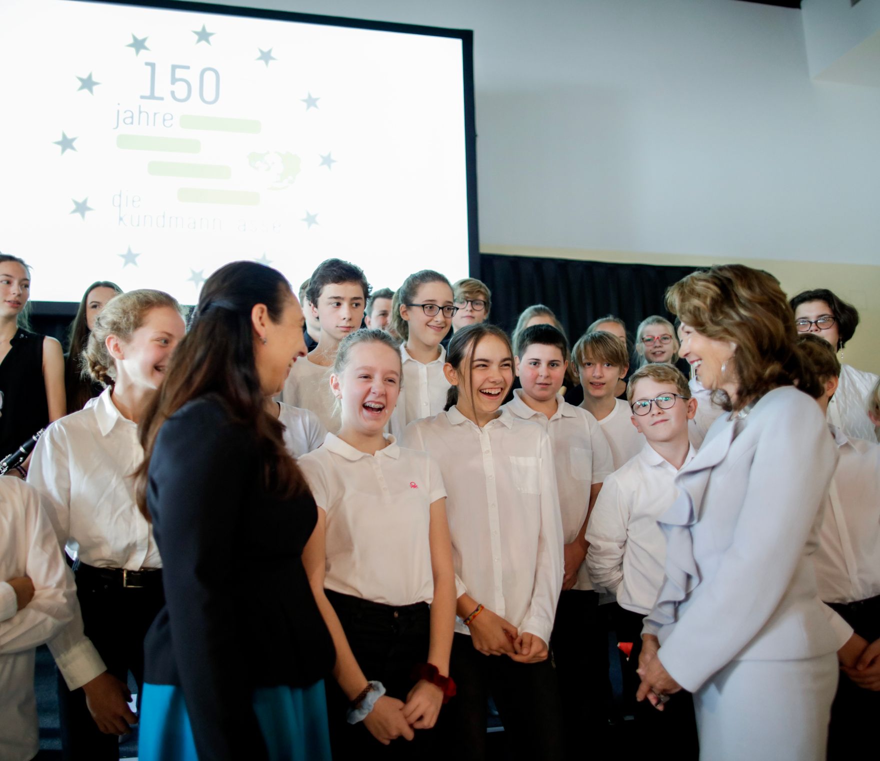 Am 11. Oktober 2019 er&ouml;ffnete Bundeskanzlerin Brigitte Bierlein, selbst ehemalige Sch&uuml;lerin und Absolventin, den Festakt anl&auml;sslich des 150-Jahr-Jubil&auml;ums des Bundesgymnasiums und des Bundesrealgymnasiums Kundmanngasse in Wien. Frauen-, Familien- und Jugendministerin Ines Stilling erinnerte in der anschlie&szlig;enden Festrede an das Gr&uuml;ndungsjahr der Schule im Jahr 1869, in dem der Schulbesuch f&uuml;r M&auml;dchen verpflichtend eingef&uuml;hrt wurde. Am heutigen Internationalen Tag der M&auml;dchenrechte sei es &ndash; zumindest in &Ouml;sterreich &ndash; selbstverst&auml;ndlich, dass M&auml;dchen in die Schule gehen und ihr Recht auf Bildung und Ausbildung selbstbestimmt leben.