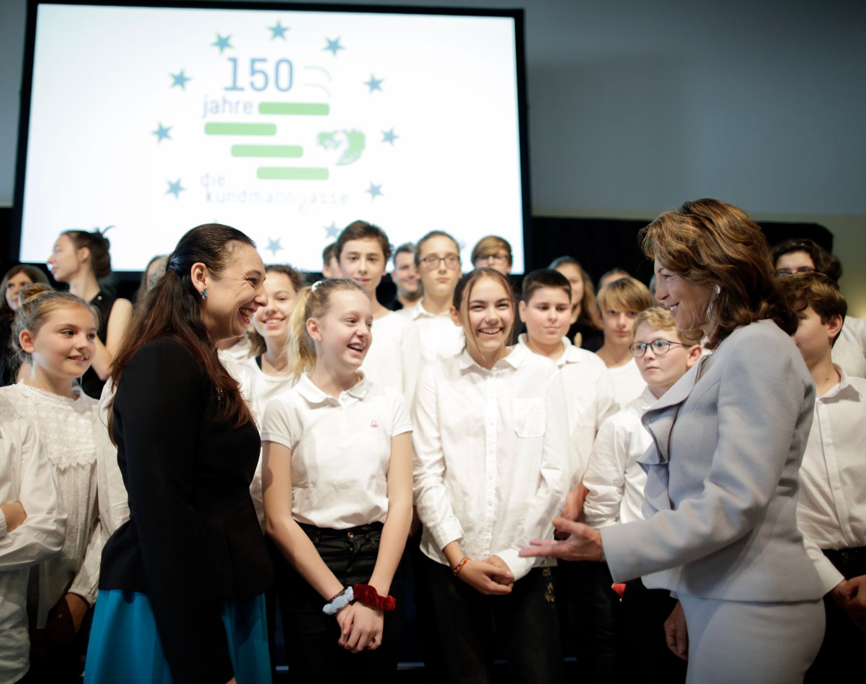 Am 11. Oktober 2019 er&ouml;ffnete Bundeskanzlerin Brigitte Bierlein, selbst ehemalige Sch&uuml;lerin und Absolventin, den Festakt anl&auml;sslich des 150-Jahr-Jubil&auml;ums des Bundesgymnasiums und des Bundesrealgymnasiums Kundmanngasse in Wien. Frauen-, Familien- und Jugendministerin Ines Stilling erinnerte in der anschlie&szlig;enden Festrede an das Gr&uuml;ndungsjahr der Schule im Jahr 1869, in dem der Schulbesuch f&uuml;r M&auml;dchen verpflichtend eingef&uuml;hrt wurde. Am heutigen Internationalen Tag der M&auml;dchenrechte sei es &ndash; zumindest in &Ouml;sterreich &ndash; selbstverst&auml;ndlich, dass M&auml;dchen in die Schule gehen und ihr Recht auf Bildung und Ausbildung selbstbestimmt leben.