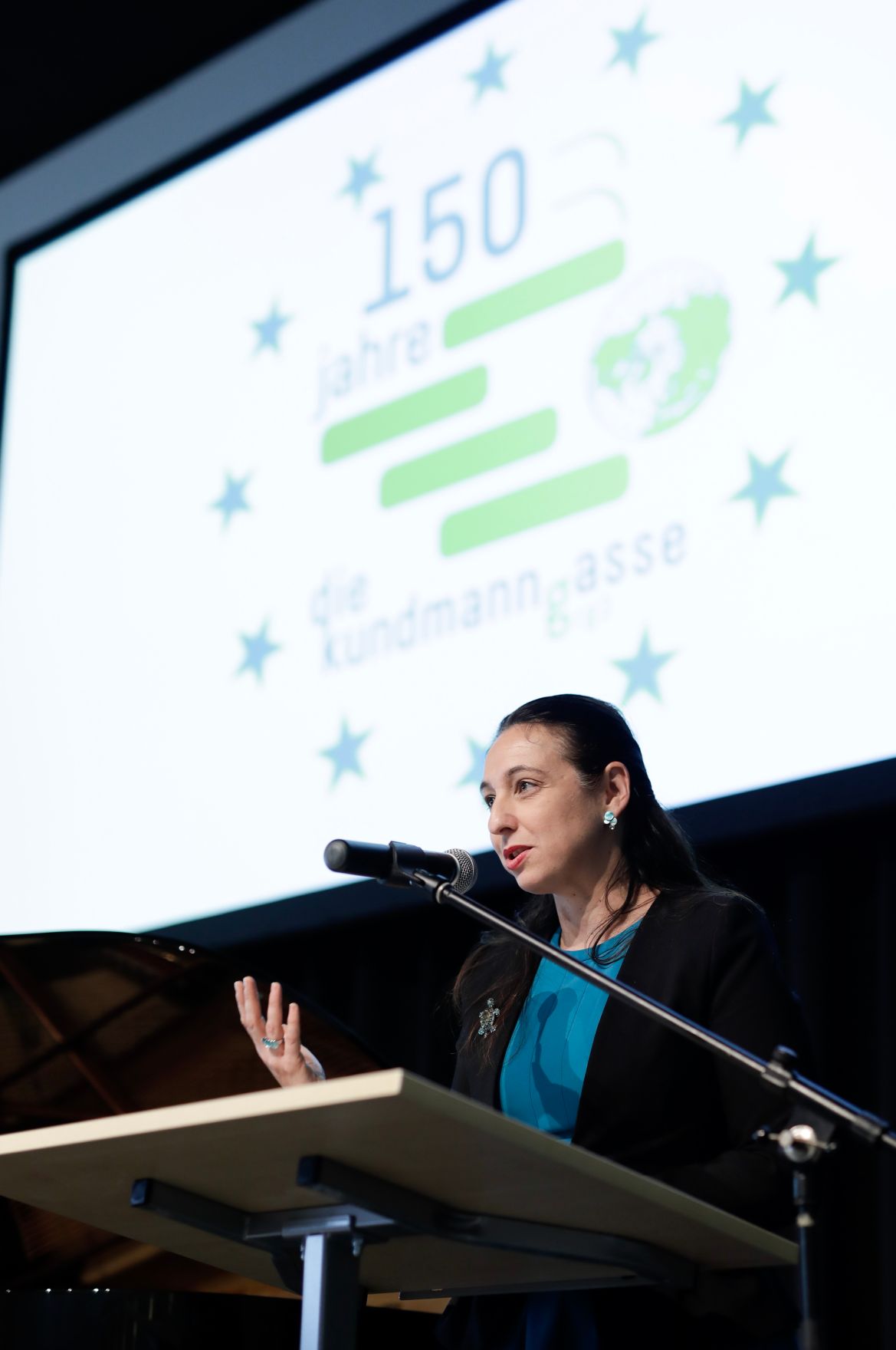 Am 11. Oktober 2019 er&ouml;ffnete Bundeskanzlerin Brigitte Bierlein, selbst ehemalige Sch&uuml;lerin und Absolventin, den Festakt anl&auml;sslich des 150-Jahr-Jubil&auml;ums des Bundesgymnasiums und des Bundesrealgymnasiums Kundmanngasse in Wien. Frauen-, Familien- und Jugendministerin Ines Stilling erinnerte in der anschlie&szlig;enden Festrede an das Gr&uuml;ndungsjahr der Schule im Jahr 1869, in dem der Schulbesuch f&uuml;r M&auml;dchen verpflichtend eingef&uuml;hrt wurde. Am heutigen Internationalen Tag der M&auml;dchenrechte sei es &ndash; zumindest in &Ouml;sterreich &ndash; selbstverst&auml;ndlich, dass M&auml;dchen in die Schule gehen und ihr Recht auf Bildung und Ausbildung selbstbestimmt leben.