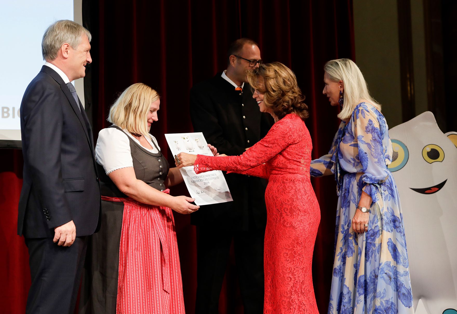 Am 15. Oktober 2019 nahm Bundeskanzlerin Brigitte Bierlein an der Myki Gala teil.