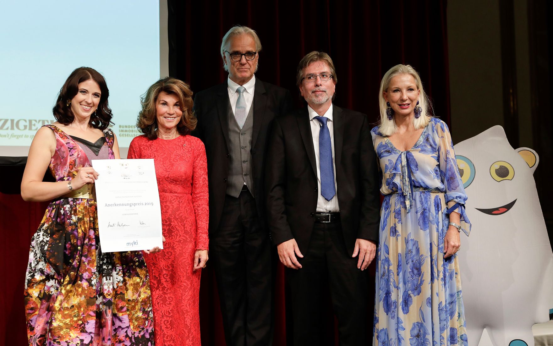 Am 15. Oktober 2019 nahm Bundeskanzlerin Brigitte Bierlein an der Myki Gala teil.