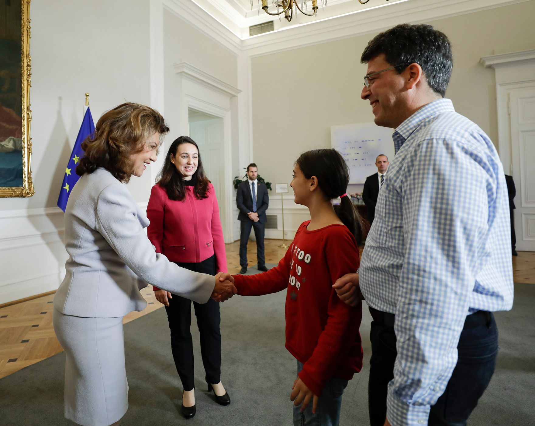 Am 26. Oktober 2019 empfingen Bundeskanzlerin Brigitte Bierlein und Bundesministerin Ines Stilling im Rahmen des Nationalfeiertages Besucherinnen und Besucher im Bundeskanzleramt.