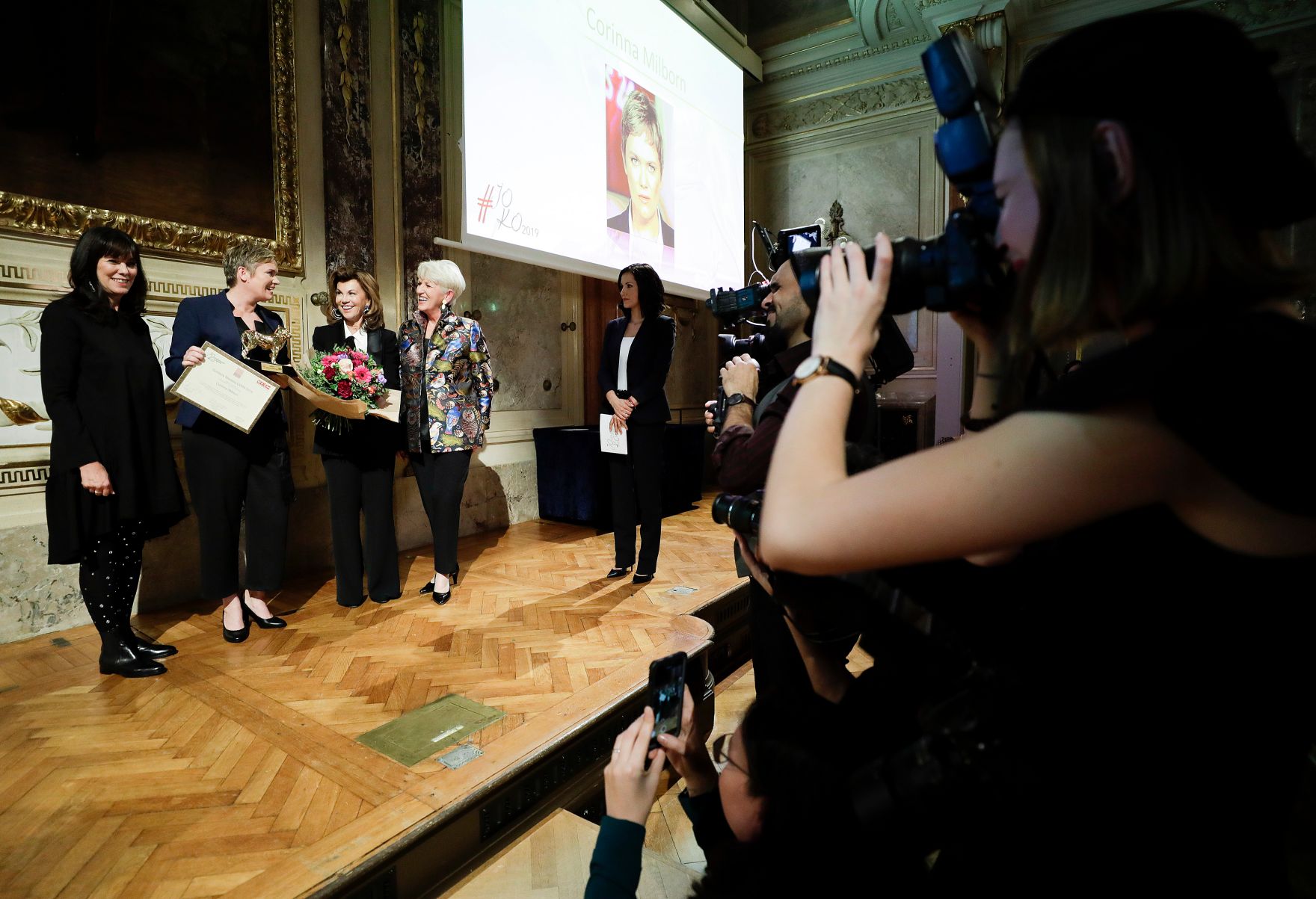 Am 5. November 2019 verlieh Bundeskanzlerin Brigitte Bierlein den MedienL&Ouml;WINNEN 2019.