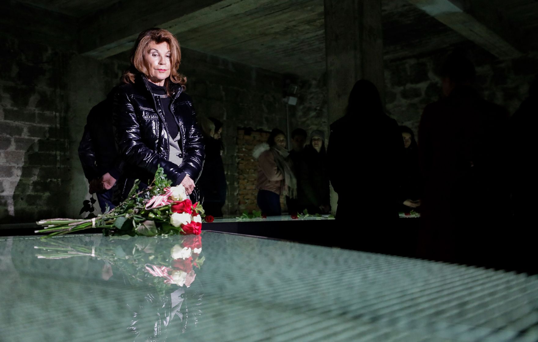 Am 6. November 2019 besuchte Bundeskanzlerin Brigitte Bierlein (im Bild) gemeinsam mit Bundesministerin Iris Rauskala die Gedenkst&auml;tte Mauthausen und Schloss Hartheim.