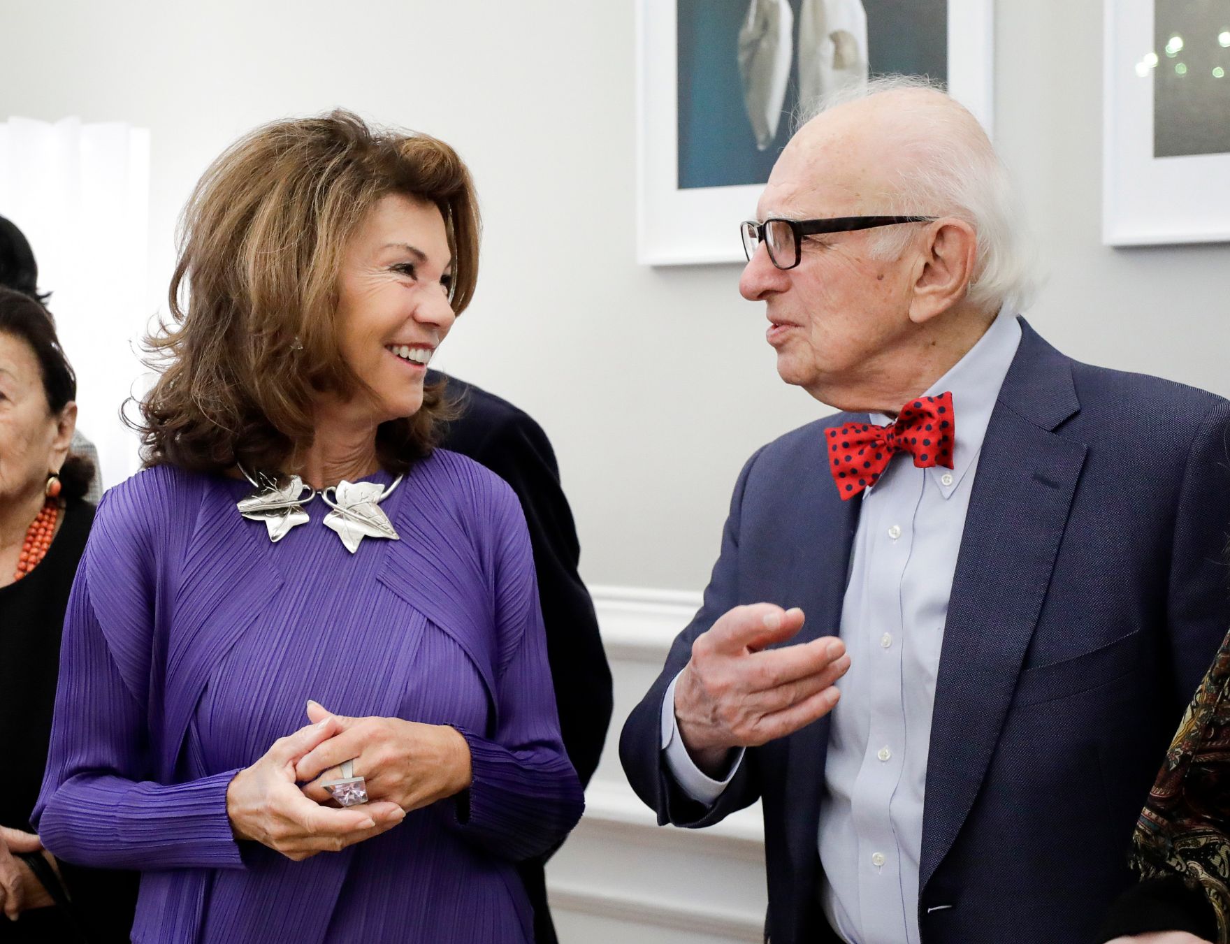 Am 6. November 2019 empfing Bundeskanzlerin Brigitte Bierlein (l.) Eric Kandel (r.) anl&auml;sslich seines 90. Geburtstages.