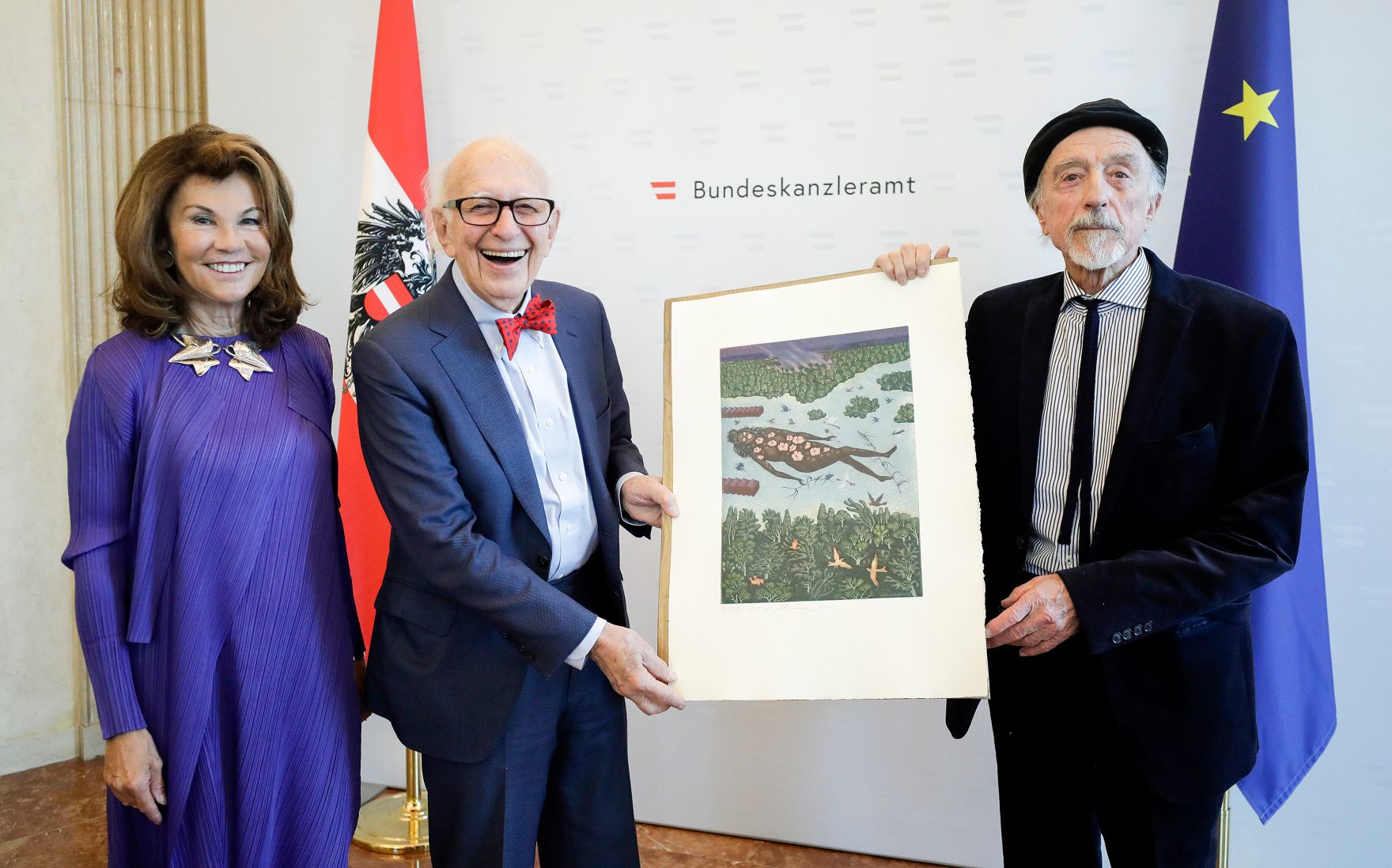 Am 6. November 2019 empfing Bundeskanzlerin Brigitte Bierlein (l.) Eric Kandel (m.) anl&auml;sslich seines 90. Geburtstages. Im Bild mit Arik Brauer (r.).