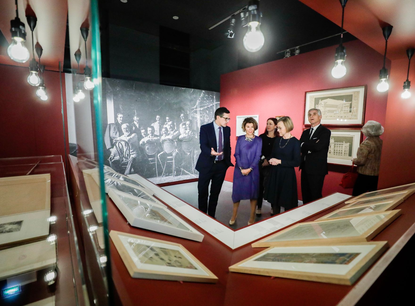 Am 12. November 2019 er&ouml;ffnete Bundeskanzlerin Brigitte Bierlein (im Bild) im Rahmen ihrer Paris Reise die Ausstellung &quot;Saison Viennoise&quot; im Architekturmuseum Cit&eacute; de l'architecture &amp; du patrimoine.