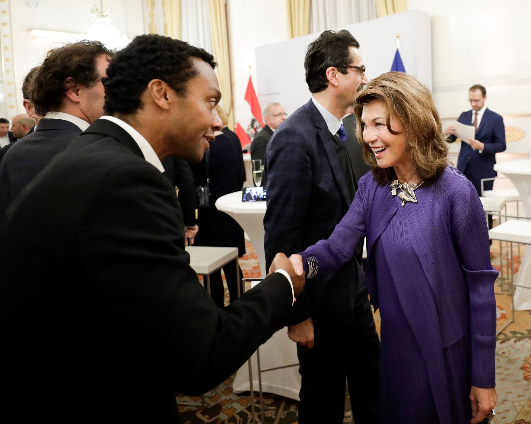 Am 26. November 2019 lud Bundeskanzlerin Brigitte Bierlein (r.) gemeinsam mit Bundesministerin Iris Rauskala zum Wissenschaftsdialog im Bundeskanzleramt ein.