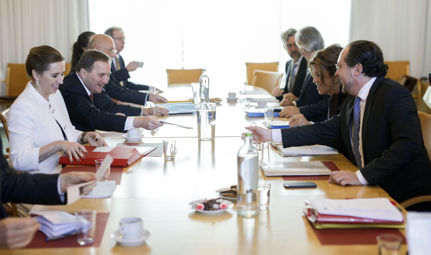 Am 11. Dezember 2019 nahm Bundeskanzlerin Brigitte Bierlein (2.v.r.) am Europ&auml;ischen Rat der Staats- und Regierungschefs teil. Im Bild beim Treffen zum mehrj&auml;hrige Finanzrahmen mit Stefan L&ouml;fven (2.v.l.), Premierminister Schweden, Mark Rutte, Premierministerin Niederlande und Mette Frederiksen (l.), Premierministerin D&auml;nemark. Im Bild mit Bundesminister Alexander Schallenberg (r.).