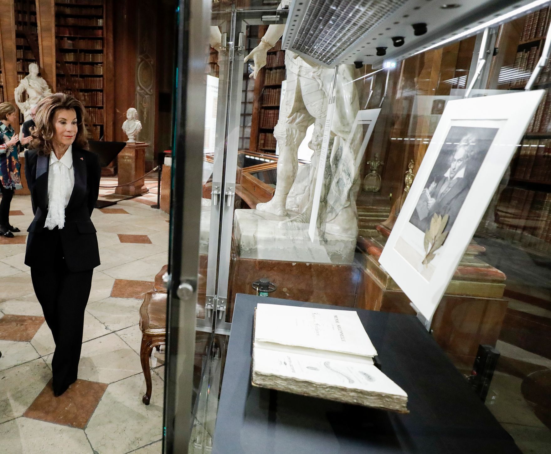 Am 18. Dezember 2019 er&ouml;ffnete Bundeskanzlerin Brigitte Bierlein die Ausstellung &bdquo;Beethoven. Menschenwelt und G&ouml;tterfunken&ldquo; in der &Ouml;sterreichischen Nationalbibliothek.