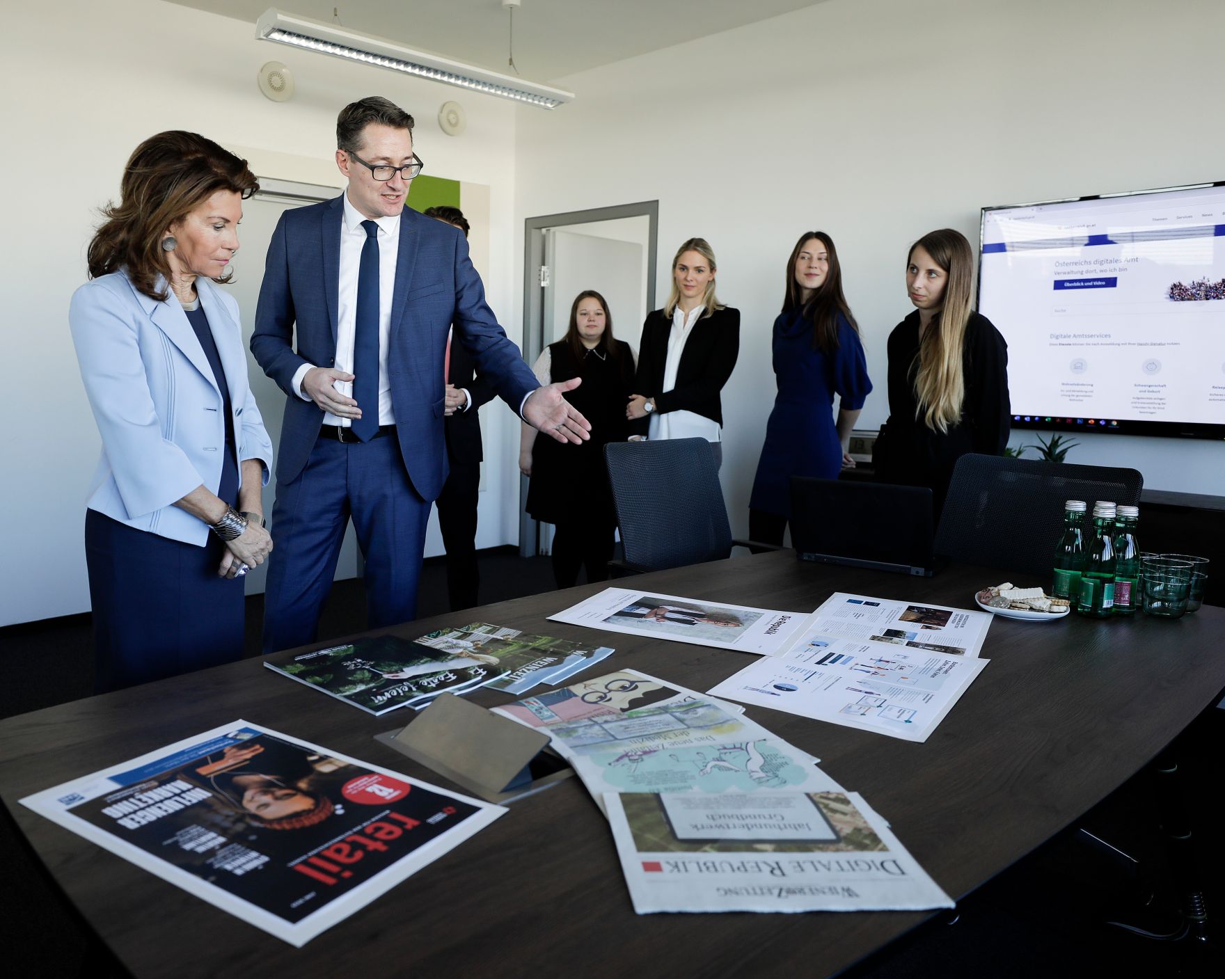 Am 20. Dezember 2019 besuchte Bundeskanzlerin Brigitte Bierlein die Redaktion der Wiener Zeitung.