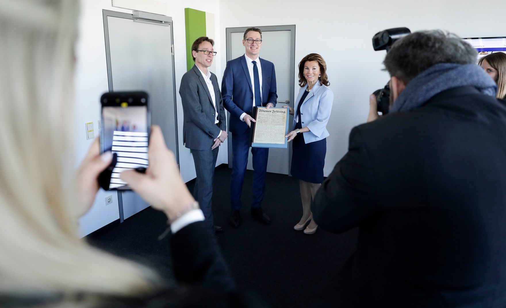 Am 20. Dezember 2019 besuchte Bundeskanzlerin Brigitte Bierlein die Redaktion der Wiener Zeitung.