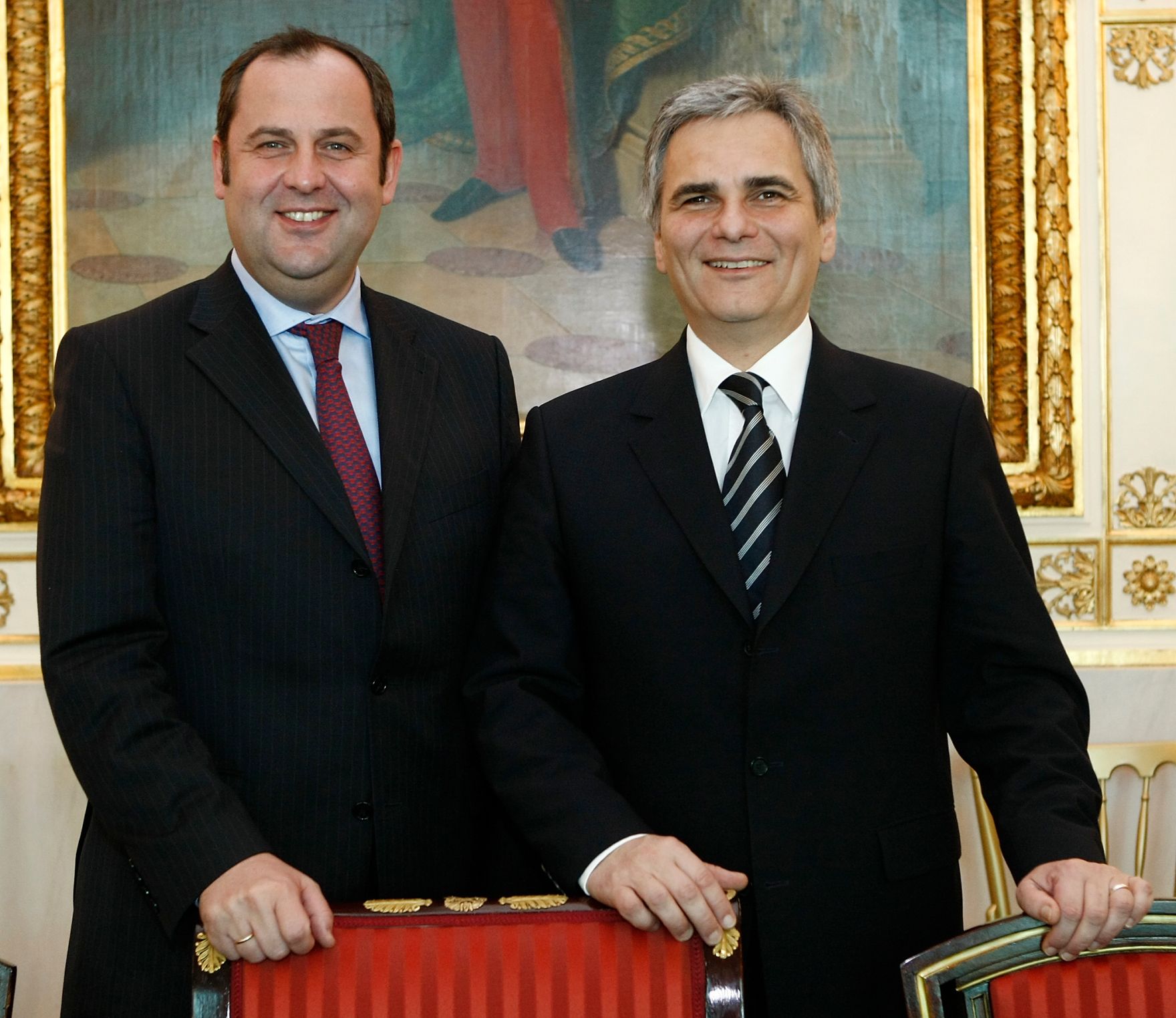 Bundeskanzler Werner Faymann (r.) und Finanzminister Josef Pr&ouml;ll (l.) im Bundeskanzleramt.