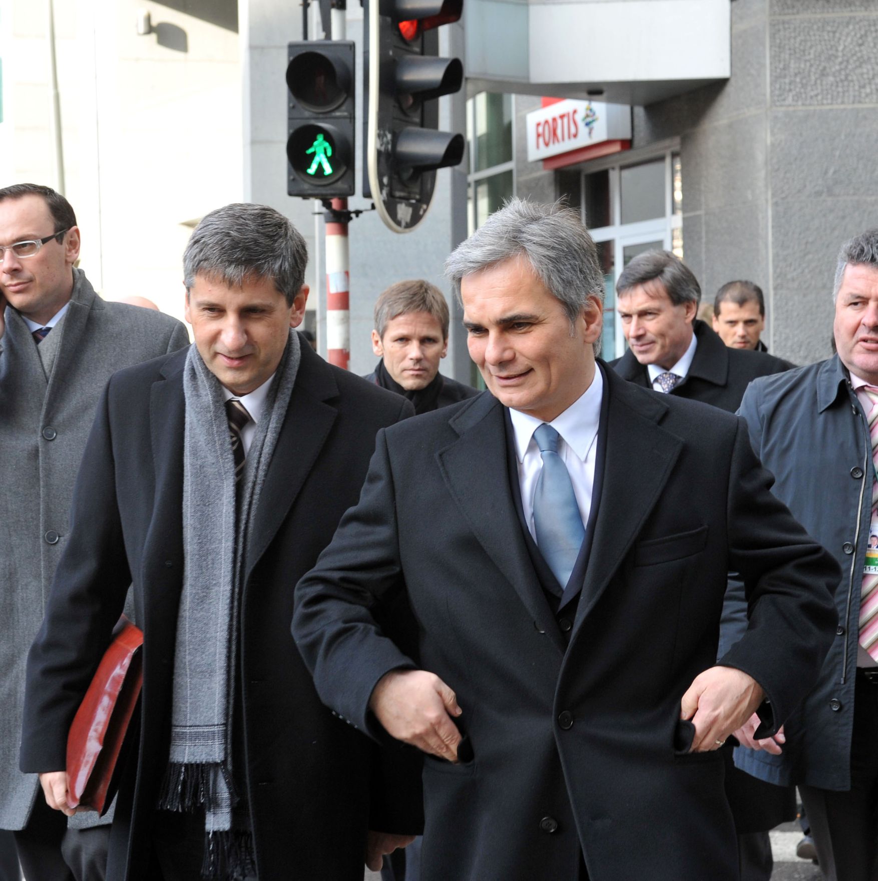 Donnerstag, den 11. Dezember 2008 begann in Br&uuml;ssel, Belgien die Wintertagung des Europ&auml;ischen Rates der EU-Staats- und Regierungschefs und Au&szlig;enminister. Im Bild &Ouml;sterreichs Bundeskanzler Werner Faymann (R) und Au&szlig;enminister Michael Spindelegger (L).