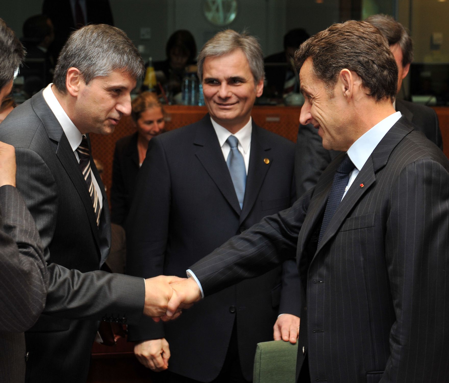 Donnerstag, den 11. Dezember 2008 begann in Br&uuml;ssel, Belgien die Wintertagung des Europ&auml;ischen Rates der EU-Staats- und Regierungschefs und Au&szlig;enminister. Im Bild &Ouml;sterreichs Bundeskanzler Werner Faymann (M) und Au&szlig;enminister Michael Spindelegger (L) mit dem franz&ouml;sischen Staatspr&auml;sidenten Nicolas Sarkozy (R).