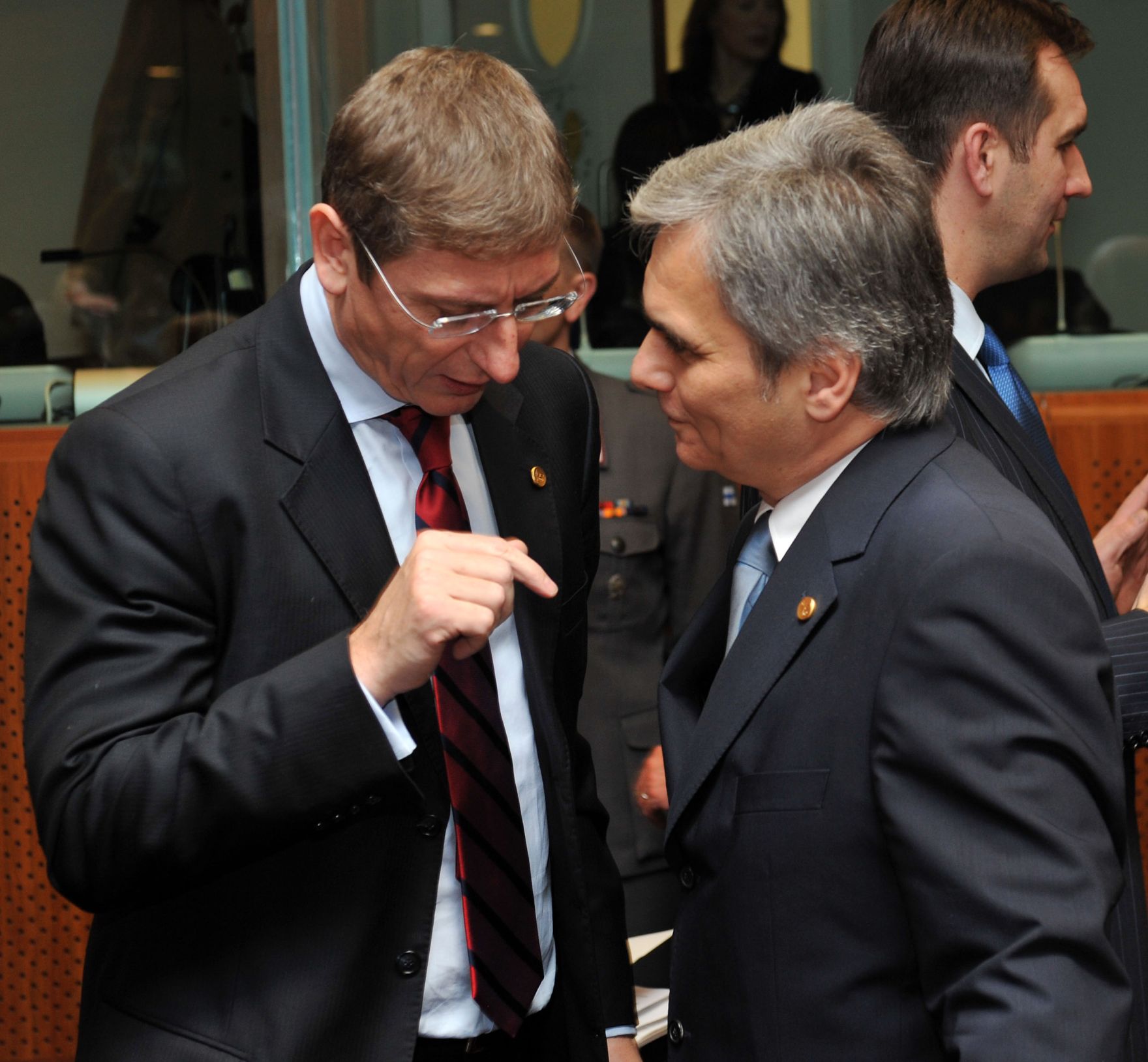 Donnerstag, den 11. Dezember 2008 begann in Br&uuml;ssel, Belgien die Wintertagung des Europ&auml;ischen Rates der EU-Staats- und Regierungschefs und Au&szlig;enminister. Im Bild &Ouml;sterreichs Bundeskanzler Werner Faymann (R) und der ungarische Premierminister Ferenc Gyurcs&aacute;ny (L).