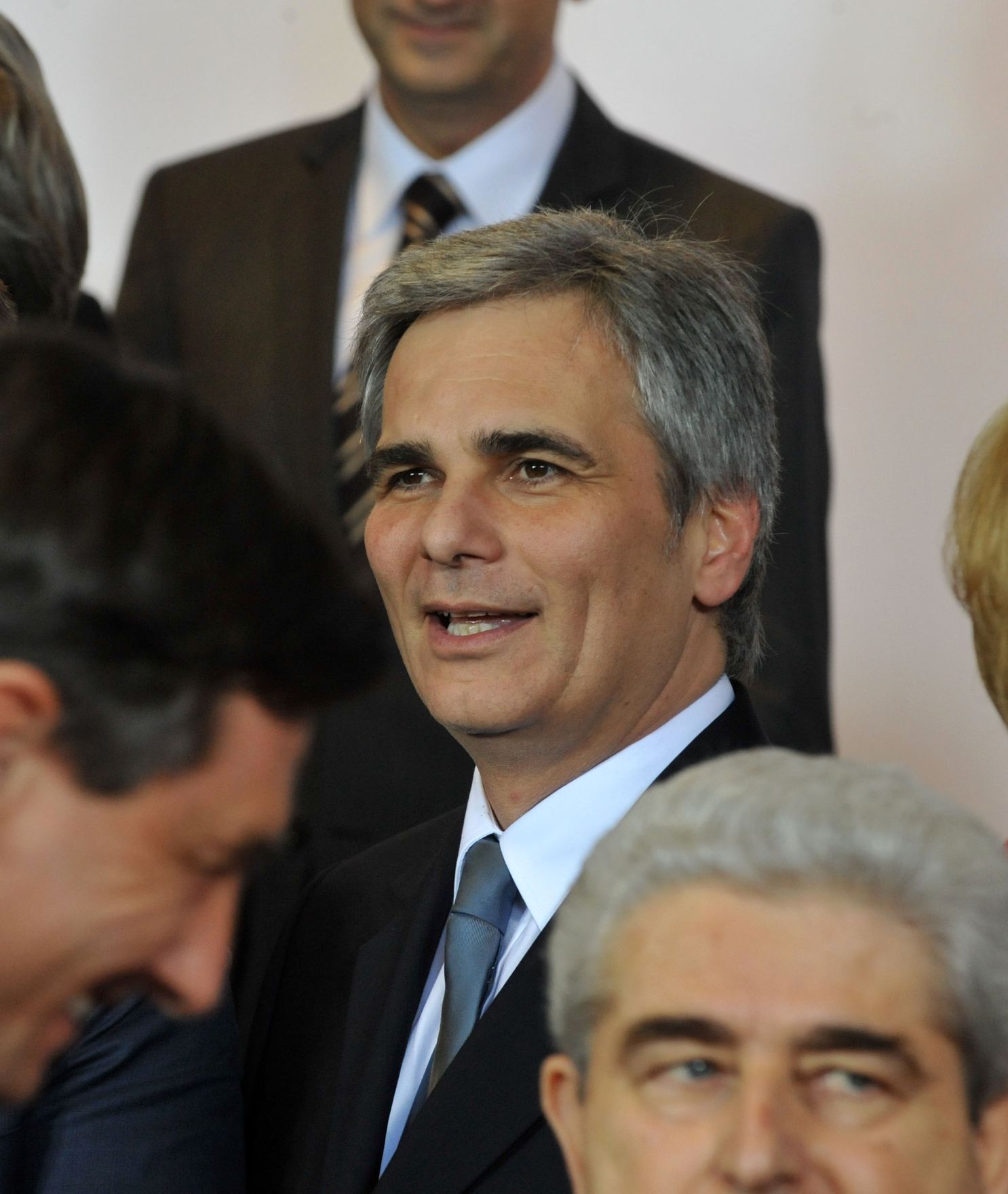 Donnerstag, den 11. Dezember 2008 begann in Br&uuml;ssel, Belgien die Wintertagung des Europ&auml;ischen Rates der EU-Staats- und Regierungschefs und Au&szlig;enminister. Im Bild &Ouml;sterreichs Bundeskanzler Werner Faymann beim traditionellen Familienfoto.