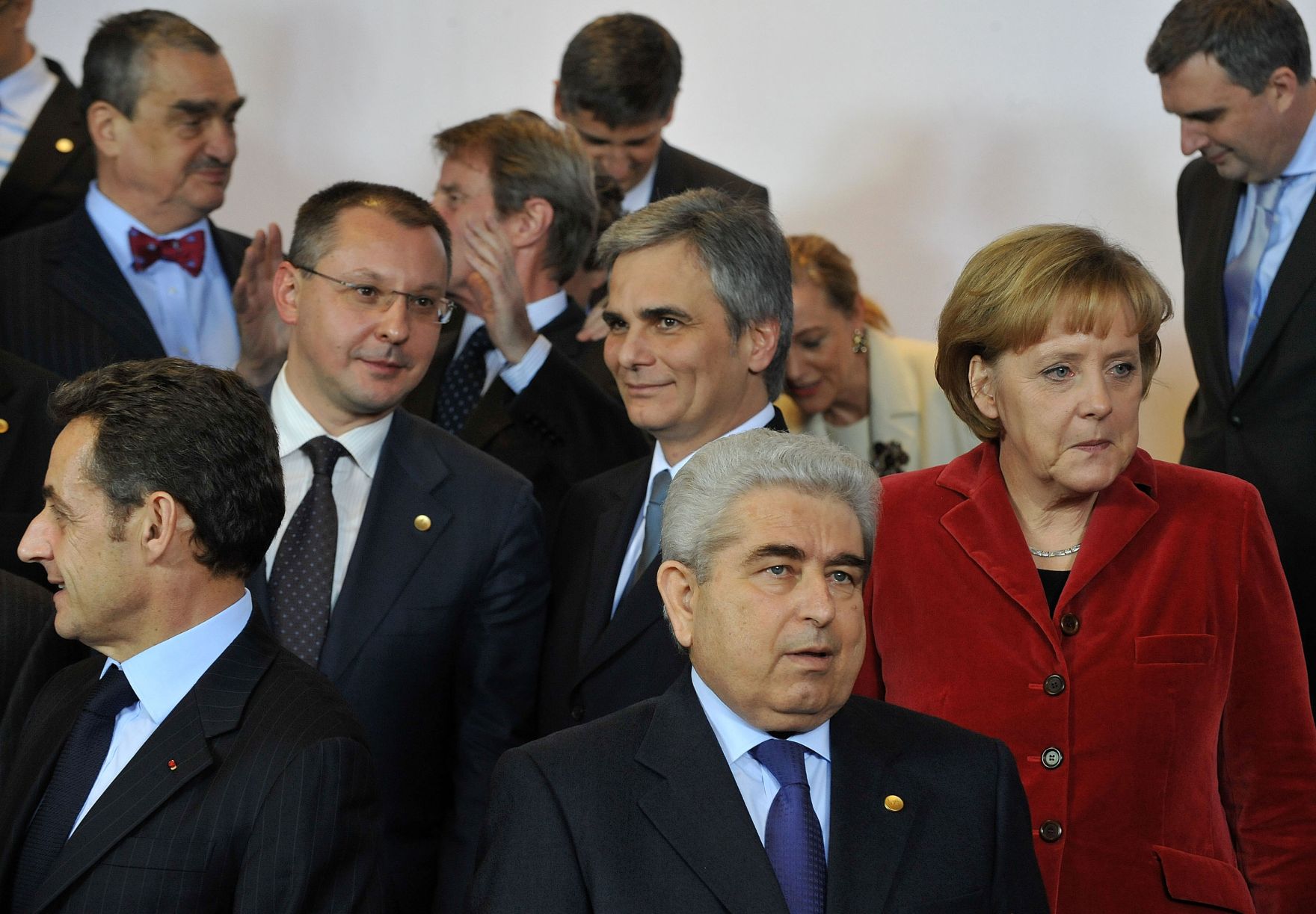 Donnerstag, den 11. Dezember 2008 begann in Br&uuml;ssel, Belgien die Wintertagung des Europ&auml;ischen Rates der EU-Staats- und Regierungschefs und Au&szlig;enminister. Im Bild &Ouml;sterreichs Bundeskanzler Werner Faymann mit Amtskollegen beim traditionellen Familienfoto.