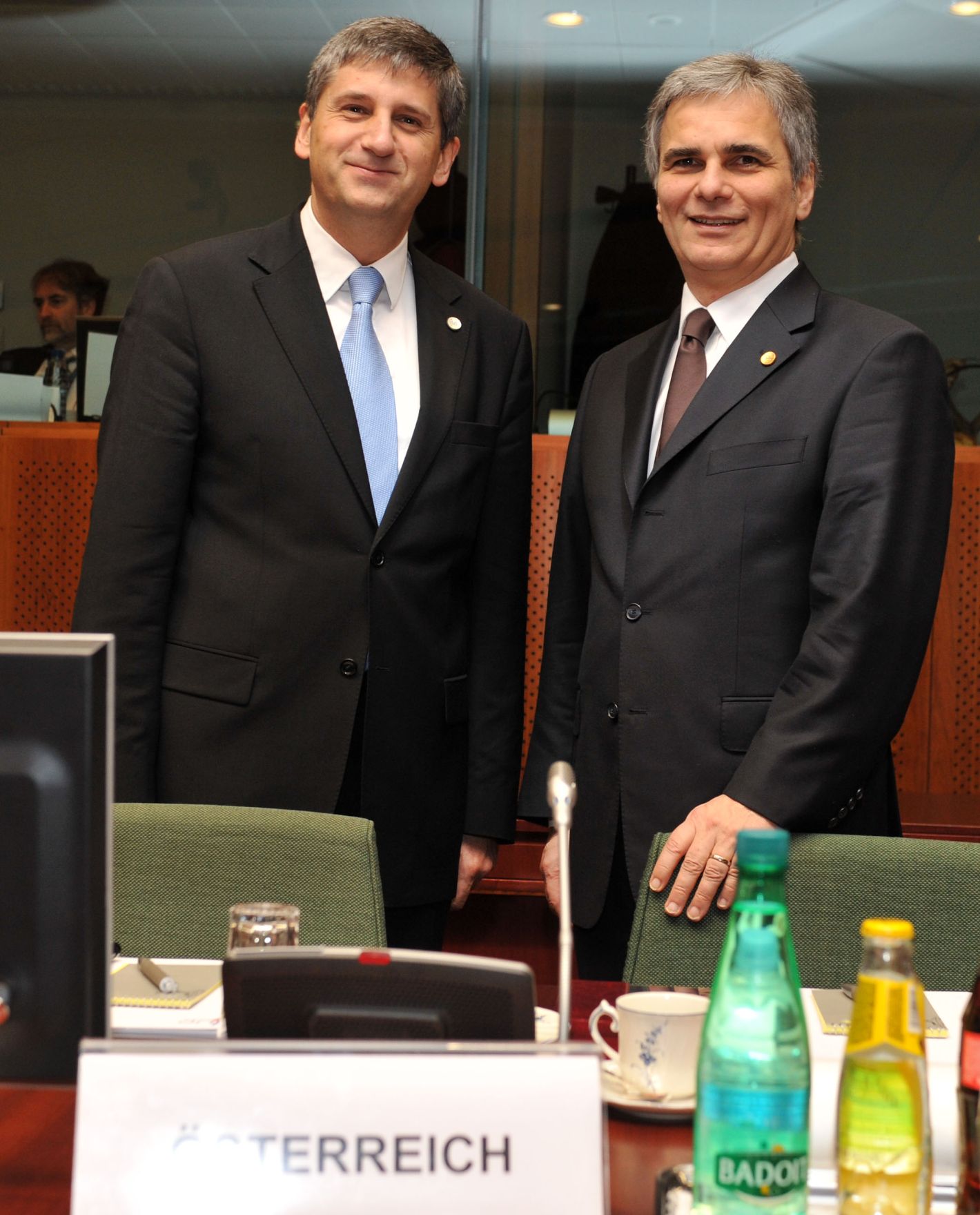 Freitag, den 12. Dezember 2008 endete in Br&uuml;ssel, Belgien die Wintertagung des Europ&auml;ischen Rates der EU-Staats- und Regierungschefs und Au&szlig;enminister. Im Bild &Ouml;sterreichs Bundeskanzler Werner Faymann (R) mit Au&szlig;enminister Michael Spindelegger (L).