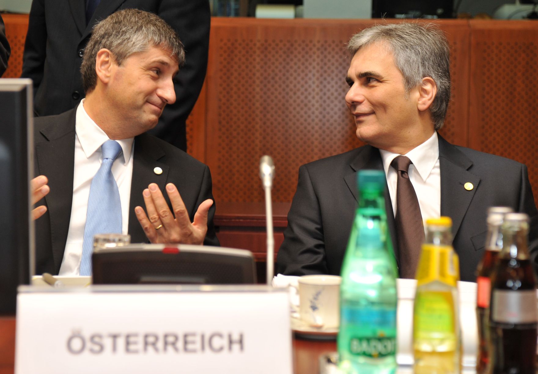Freitag, den 12. Dezember 2008 endete in Br&uuml;ssel, Belgien die Wintertagung des Europ&auml;ischen Rates der EU-Staats- und Regierungschefs und Au&szlig;enminister. Im Bild &Ouml;sterreichs Bundeskanzler Werner Faymann (R) mit Au&szlig;enminister Michael Spindelegger (L).