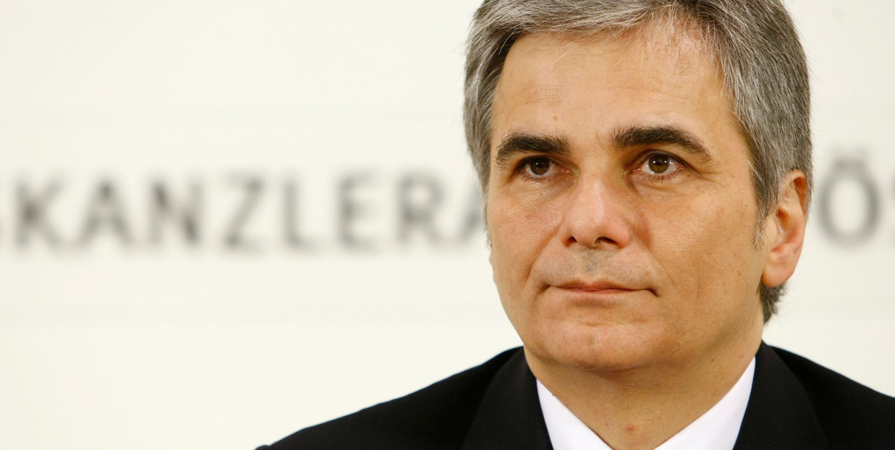 Bundeskanzler Werner Faymann beim Pressefoyer nach dem Ministerrat am 16. Dezember 2008 im Bundeskanzleramt.