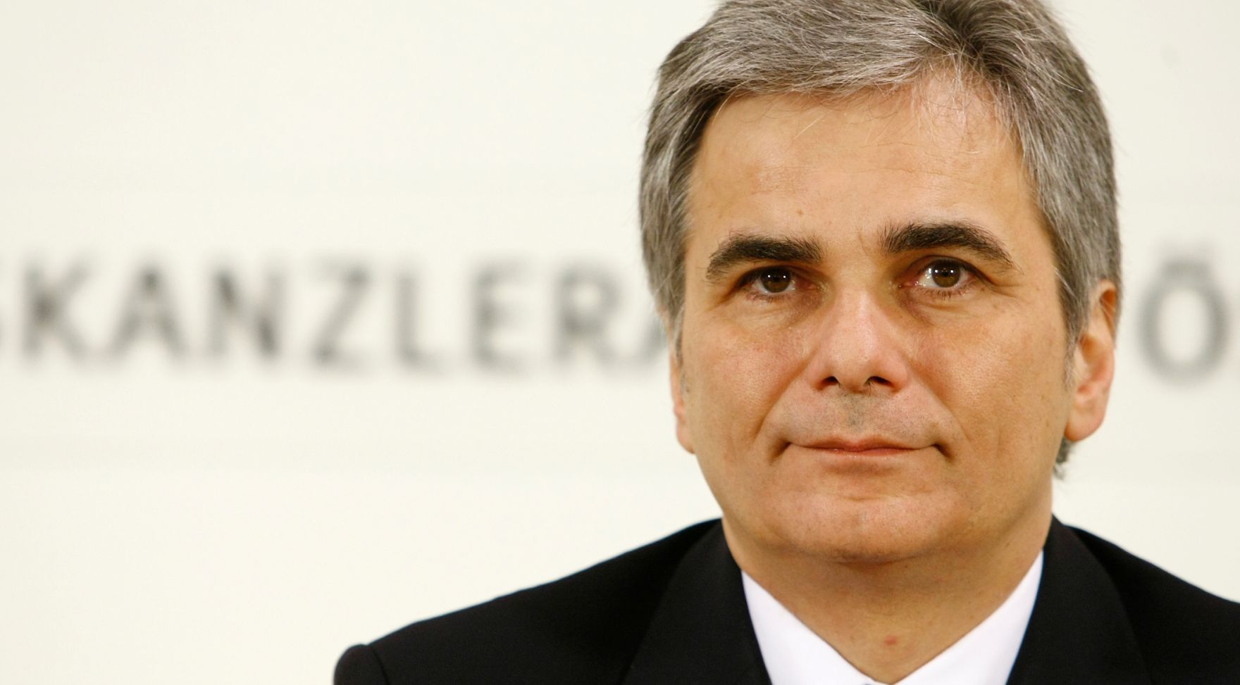 Bundeskanzler Werner Faymann beim Pressefoyer nach dem Ministerrat am 16. Dezember 2008 im Bundeskanzleramt.