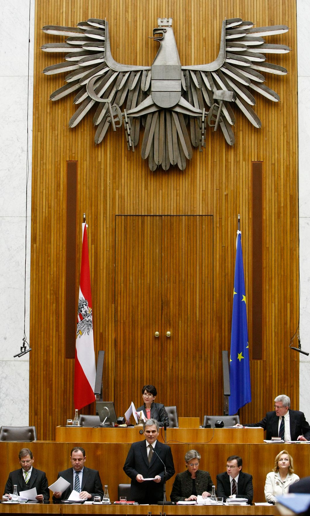 Die erste Regierungserkl&auml;rung der neuen Bundesregierung fand am 03. Dezember 2008 im Parlament statt. Dort gab Werner Faymann seine erste Regierungserkl&auml;rung als neuer Bundeskanzler im Plenum des Nationalrats ab.