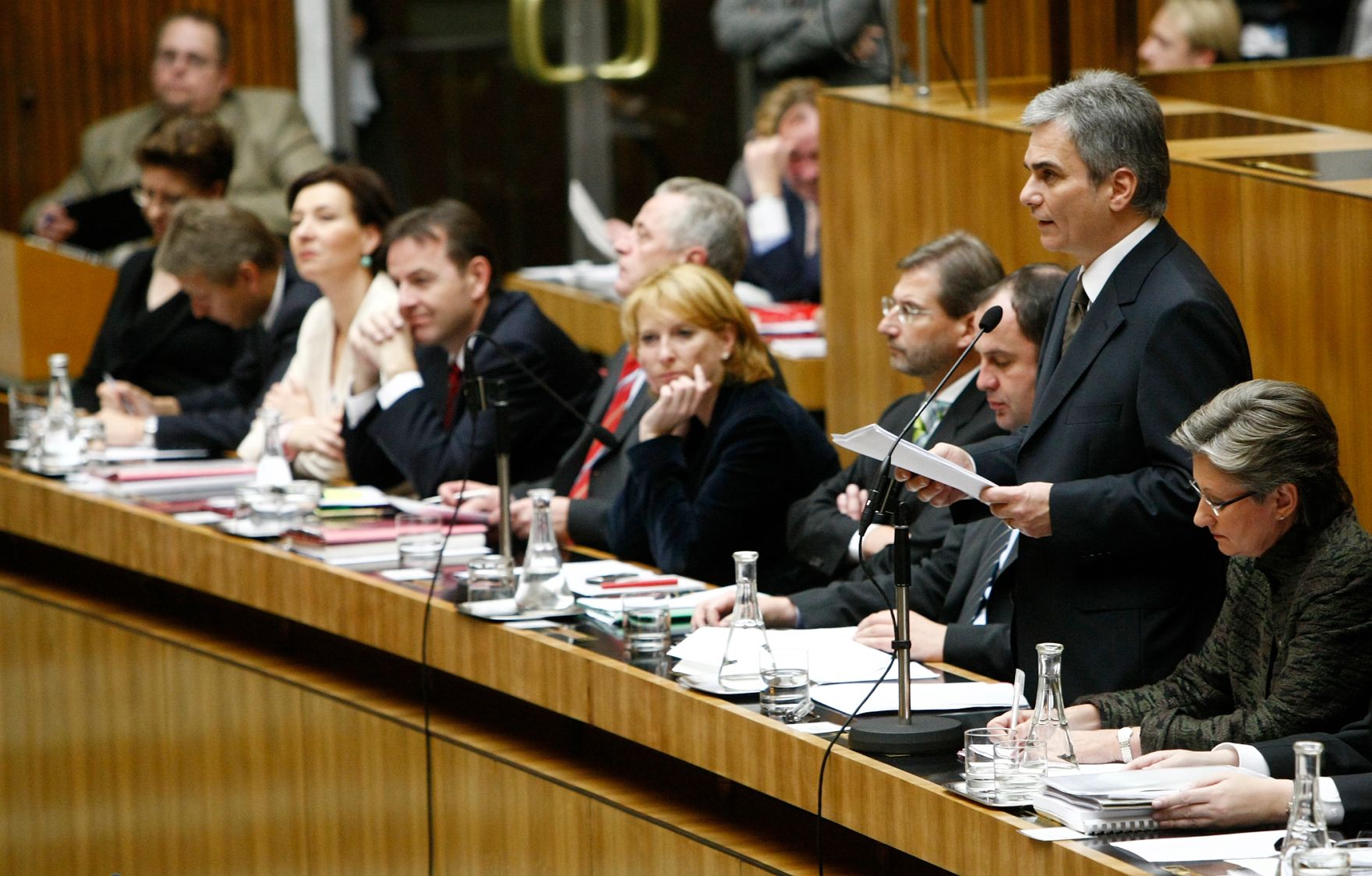 Die erste Regierungserkl&auml;rung der neuen Bundesregierung fand am 03. Dezember 2008 im Parlament statt. Dort gab Werner Faymann seine erste Regierungserkl&auml;rung als neuer Bundeskanzler im Plenum des Nationalrats ab.