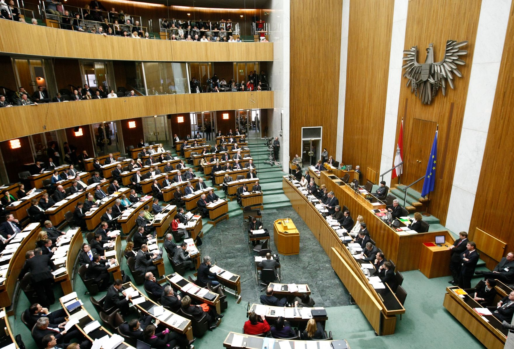 Die erste Regierungserkl&auml;rung der neuen Bundesregierung fand am 03. Dezember 2008 im Parlament statt. Dort gab Werner Faymann seine erste Regierungserkl&auml;rung als neuer Bundeskanzler im Plenum des Nationalrats ab.