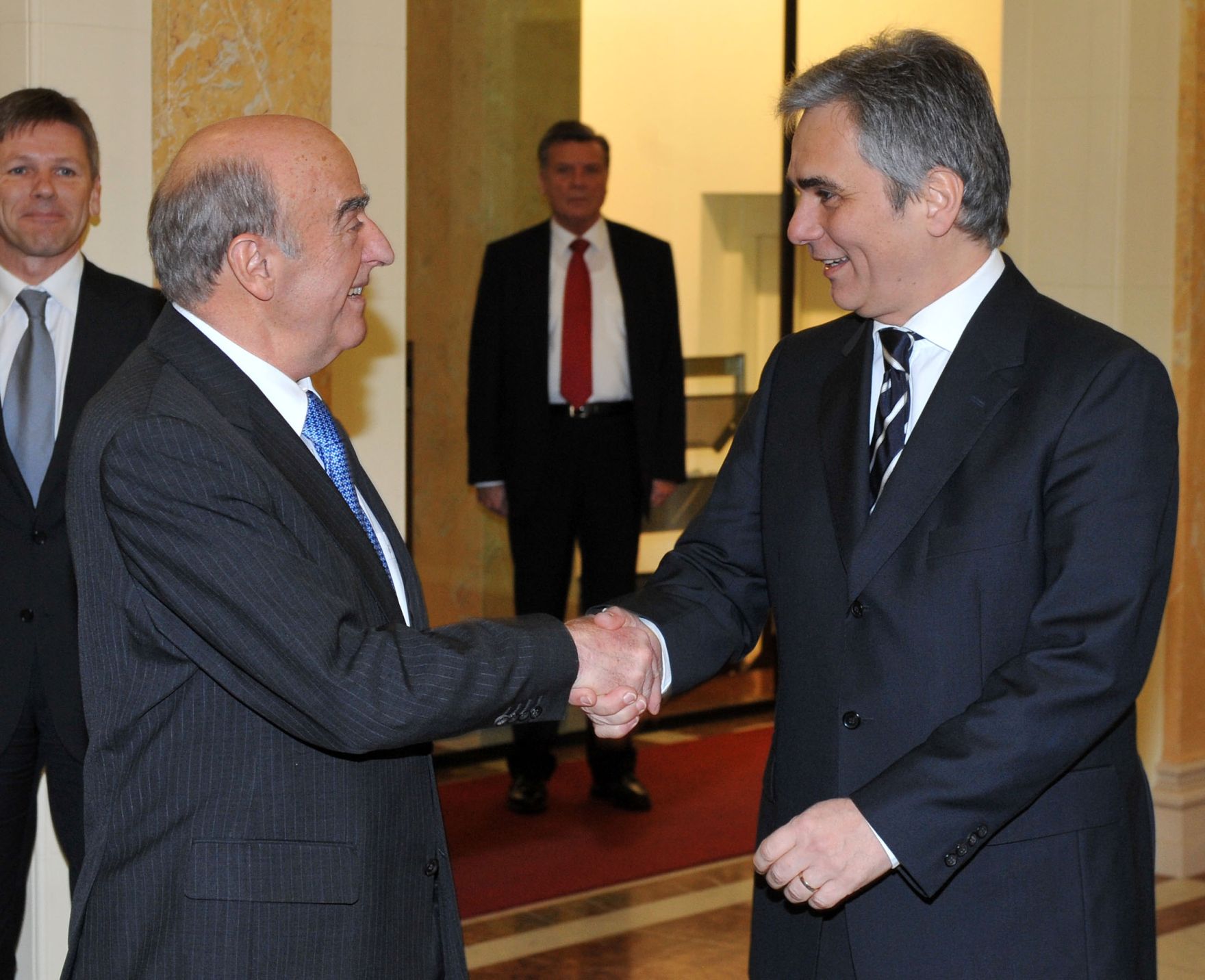 Mittwoch, den 7. J&auml;nner 2009 traf &Ouml;sterreichs Bundeskanzler Werner Faymann (R) im Rahmen seines ersten offiziellen bilateralen Auslandsbesuchs, der traditionell in die Schweiz f&uuml;hrt, in Bern mit dem schweizer Bundespr&auml;sidenten und Bundesrat f&uuml;r Finanzen, Hans-Rudolf Merz (L) zu politischen Gespr&auml;chen zusammen.