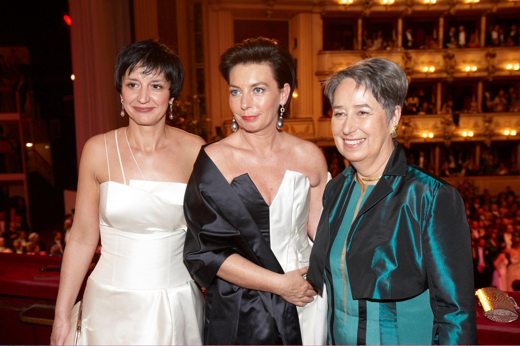 (v.l.n.r.) Manuela Ostermayer, Martina Ludwig-Faymann und Margit Fischer am Wiener Opernball 2009.