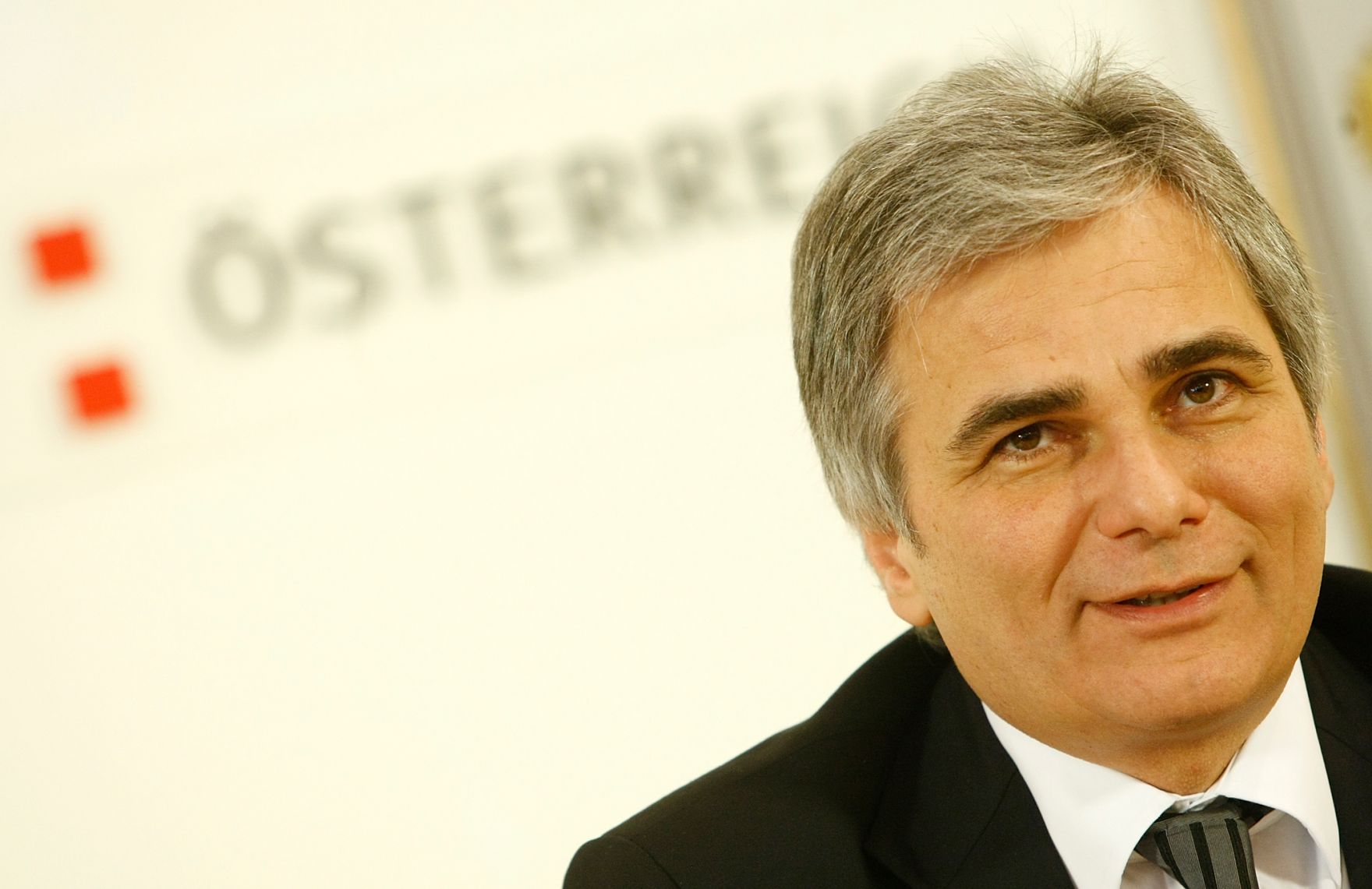 Bundeskanzler Werner Faymann beim Pressefoyer nach dem Ministerrat am 22. Dezember 2009 im Bundeskanzleramt.