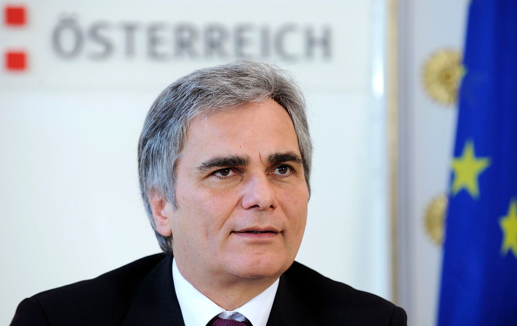 Bundeskanzler Werner Faymann beim Pressefoyer nach dem Ministerrat am 15. Dezember 2009.