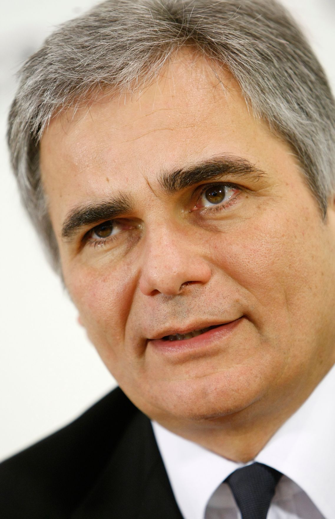 Bundeskanzler Werner Faymann beim Pressefoyer nach dem Ministerrat am 24. November 2009 im Bundeskanzleramt.