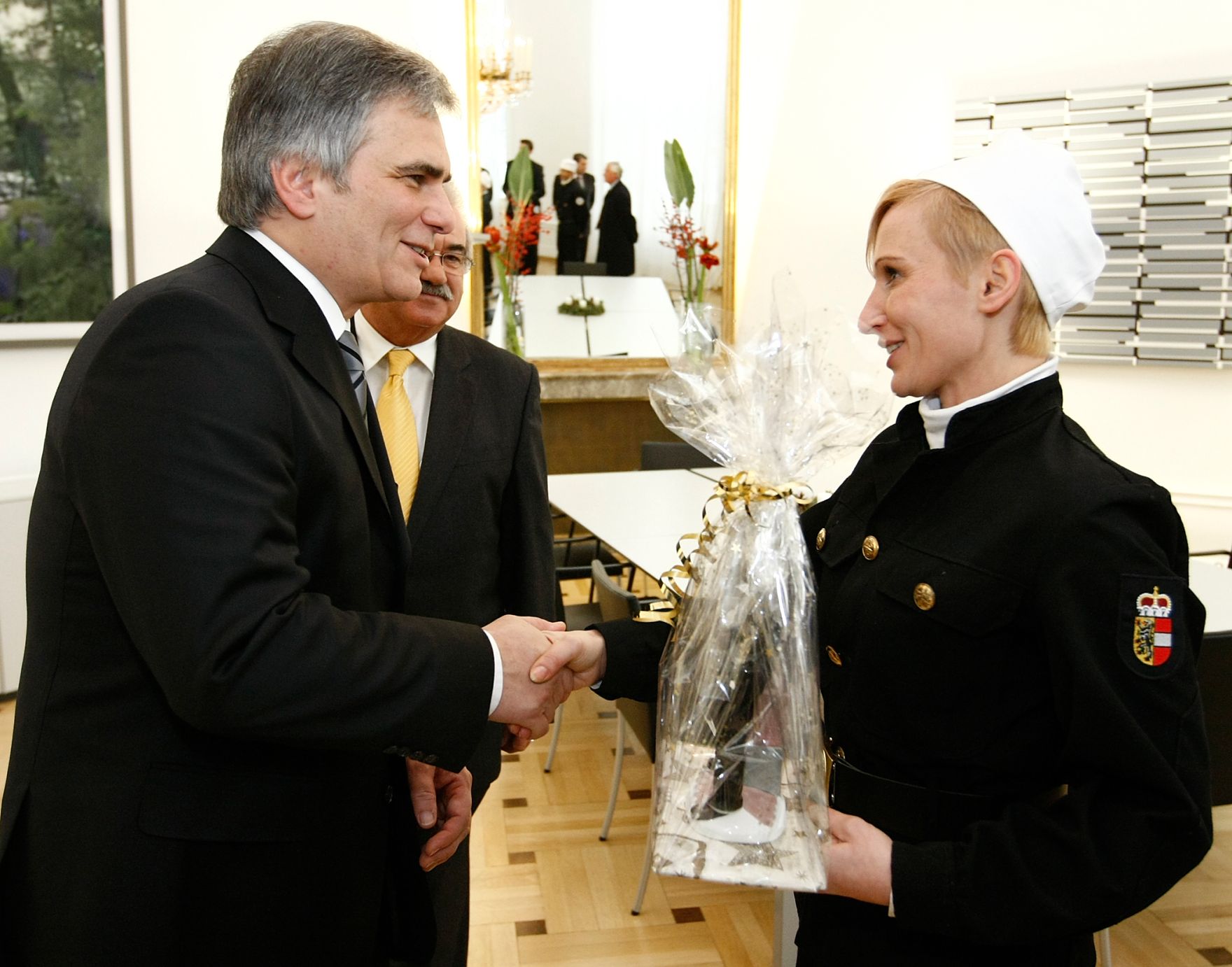 Am 21. Dezember 2009 empfing Bundeskanzler Werner Faymann Mitglieder des Rauchfangkehrer-Verbandes sowie eine Delegation von Rauchfangkehrerinnen und Rauchfangkehrern aus Salzburg im Bundeskanzleramt.