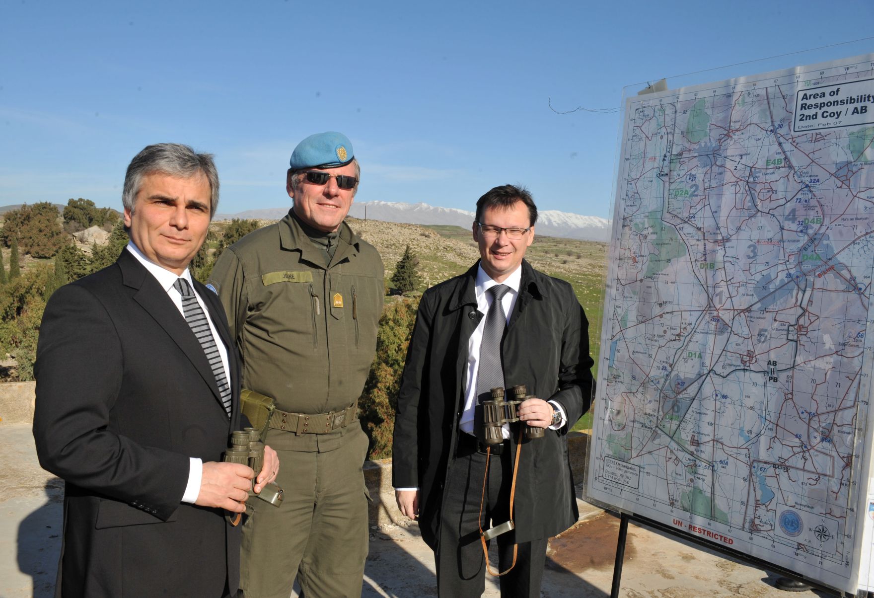 Mittwoch, den 23. Dezember 2009 besuchten &Ouml;sterreichs Bundeskanzler Werner Faymann und Verteidigungsminister Norbert Darabos die &ouml;sterreichischen UNO-Truppen am Golan, Syrien aus Anlass des bevorstehenden Weihnachtsfestes.