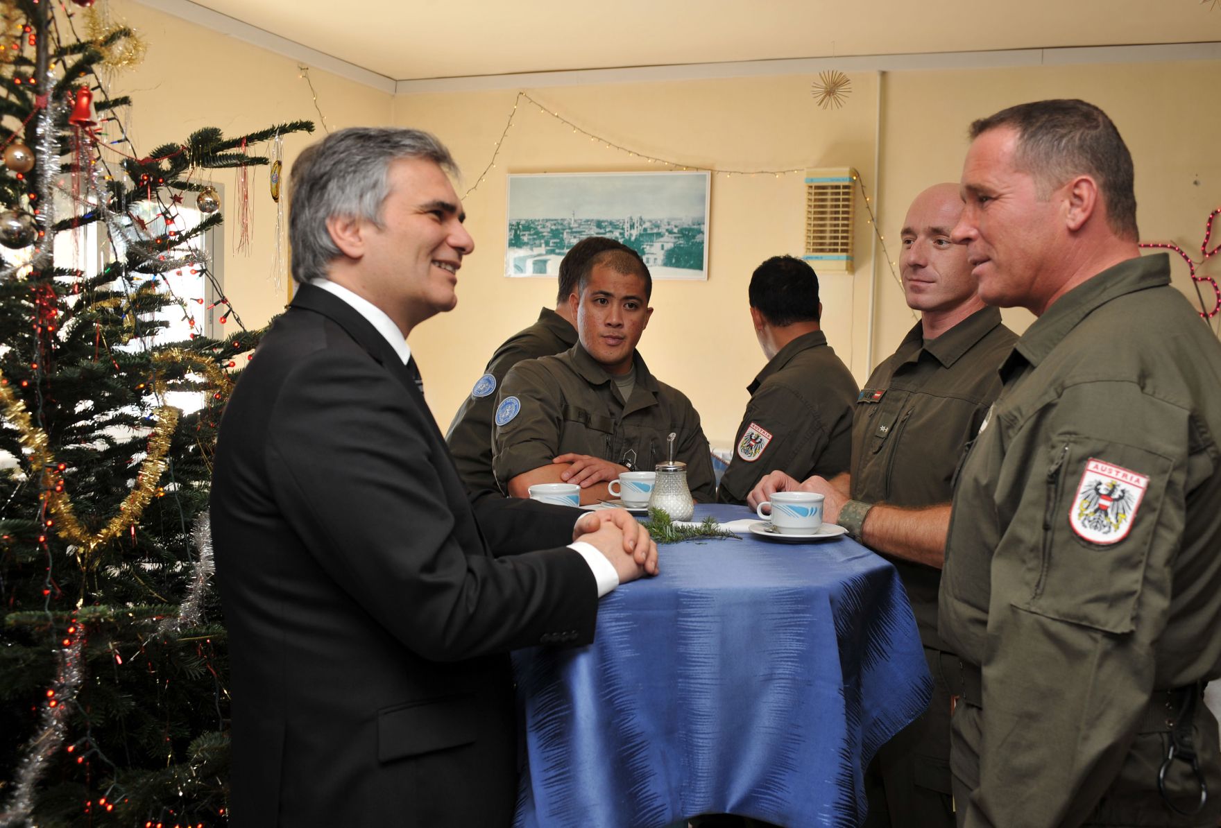 Mittwoch, den 23. Dezember 2009 besuchten &Ouml;sterreichs Bundeskanzler Werner Faymann und Verteidigungsminister Norbert Darabos die &ouml;sterreichischen UNO-Truppen am Golan, Syrien aus Anlass des bevorstehenden Weihnachtsfestes.