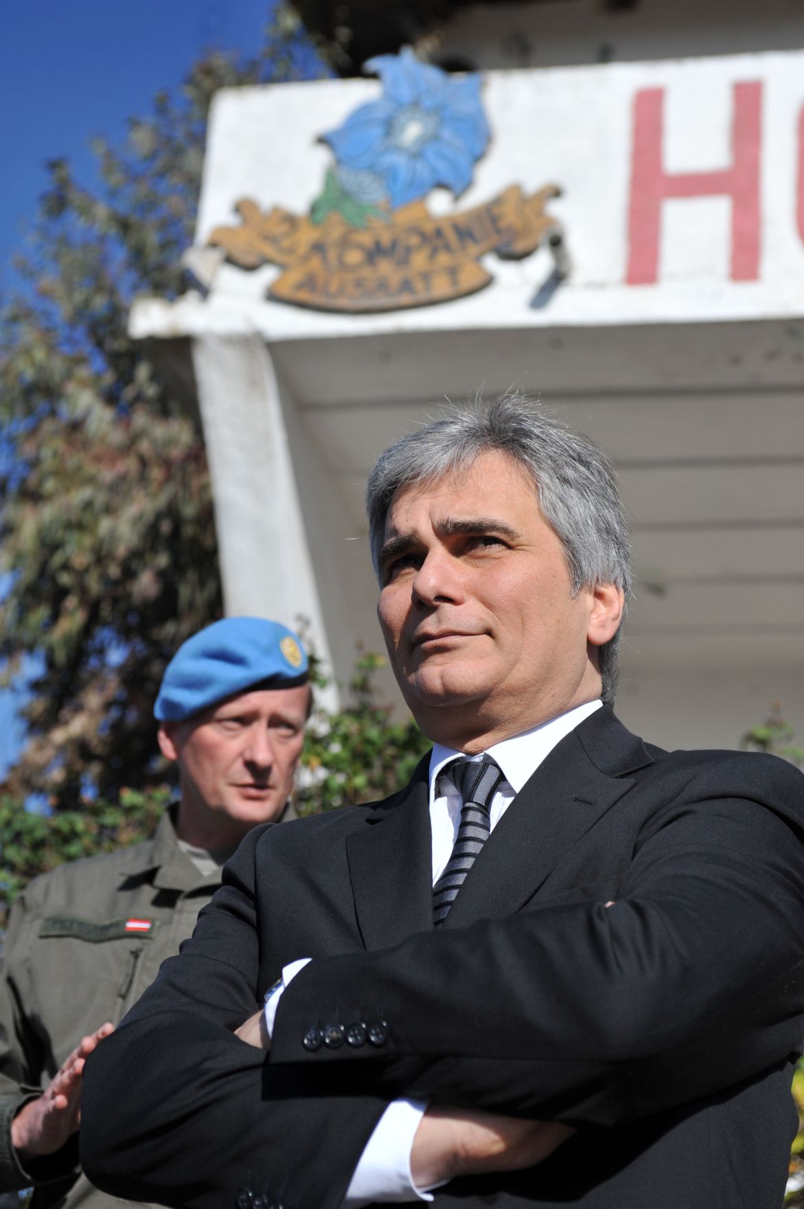 Mittwoch, den 23. Dezember 2009 besuchten &Ouml;sterreichs Bundeskanzler Werner Faymann und Verteidigungsminister Norbert Darabos die &ouml;sterreichischen UNO-Truppen am Golan, Syrien aus Anlass des bevorstehenden Weihnachtsfestes.