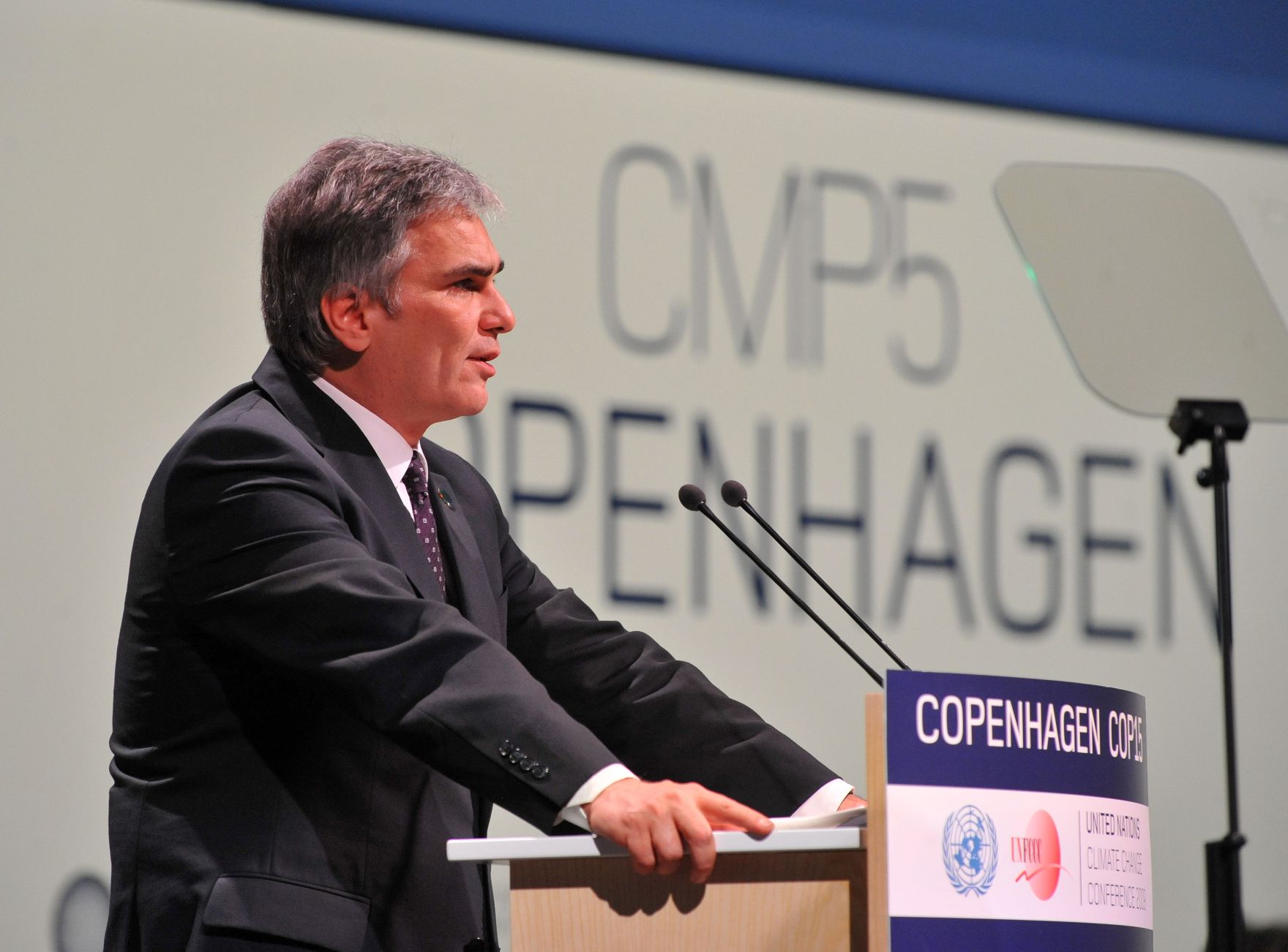 Donnerstag, den 17. Dezember 2009 fanden bei der UN-Klimakonferenz - COP15 in Kopenhagen, D&auml;nemark, die Reden der Staats- und Regierungschefs vor dem Plenum statt. Im Bild &Ouml;sterreichs Bundeskanzler Werner Faymann bei seiner Rede.