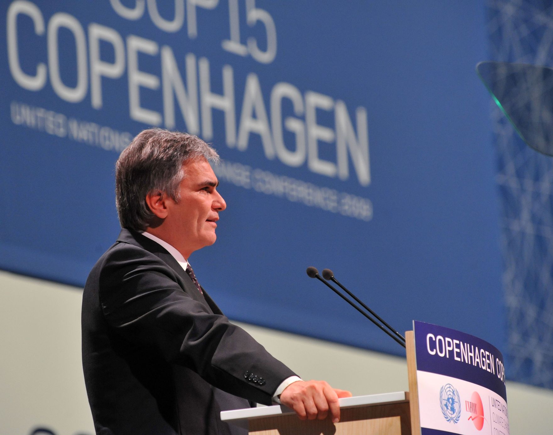 Donnerstag, den 17. Dezember 2009 fanden bei der UN-Klimakonferenz - COP15 in Kopenhagen, D&auml;nemark, die Reden der Staats- und Regierungschefs vor dem Plenum statt. Im Bild &Ouml;sterreichs Bundeskanzler Werner Faymann bei seiner Rede.