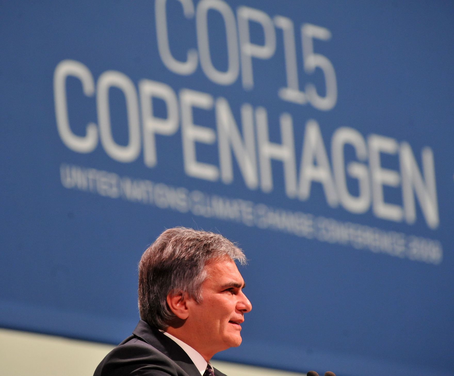 Donnerstag, den 17. Dezember 2009 fanden bei der UN-Klimakonferenz - COP15 in Kopenhagen, D&auml;nemark, die Reden der Staats- und Regierungschefs vor dem Plenum statt. Im Bild &Ouml;sterreichs Bundeskanzler Werner Faymann bei seiner Rede.