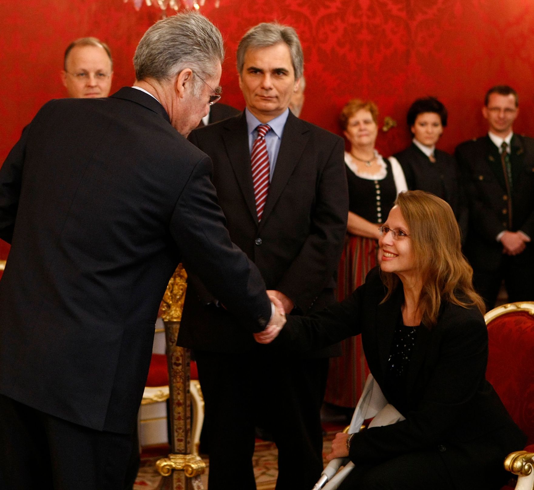 Dienstag, den 26. J&auml;nner 2010 wurde im Beisein von Bundeskanzler Werner Faymann (M) und Vizekanzler Josef Pr&ouml;ll in der Wiener Hofburg Beatrix Karl (R) von Bundespr&auml;sident Heinz Fischer (L) als Bundesministerin f&uuml;r Wissenschaft und Forschung angelobt.