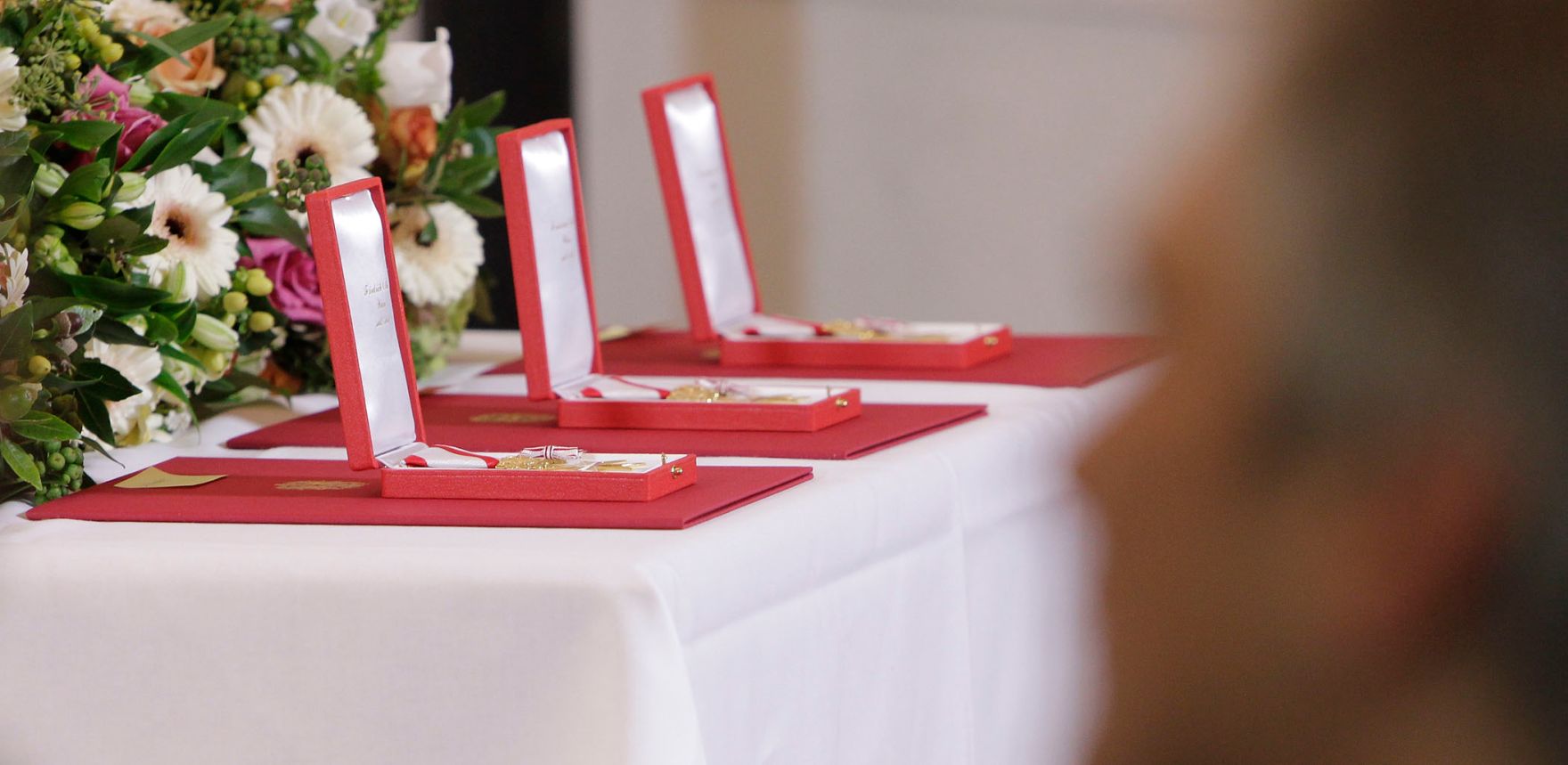 Anl&auml;sslich der Ehrung der drei &ouml;sterreichischen Helfer bei der Rettung der chilenischen Bergleute, lud Bundeskanzler Werner Faymann und Staatssekret&auml;r Josef Ostermayer am 4. November 2010 zu einem Empfang ins Bundeskanzleramt. Peter Lanschober aus Oberwart/Burgenland sowie Johannes Pemberger und Heinrich Tilz aus H&uuml;ttenberg/K&auml;rnten wurden f&uuml;r ihre Verdienste um die Bergung der am 5. August 2010 versch&uuml;tteten Kumpel aus der Kupfermine von San Jose mit dem Goldenen Verdienstzeichen der Republik &Ouml;sterreich ausgezeichnet.