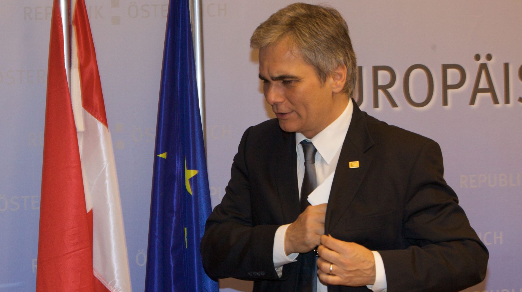 Freitag, den 29. Oktober 2010 fand in Br&uuml;ssel, Belgien die fr&uuml;hn&auml;chtliche Pressekonferenz des &ouml;sterreichischen Bundeskanzlers Werner Faymann zum 1. Sitzungstag des Europ&auml;ischen Rates der EU-Staats- und Regierungschefs statt.
