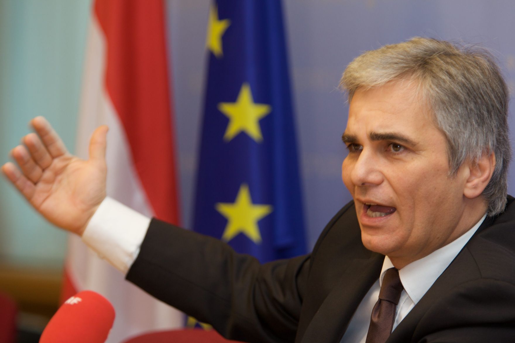 Freitag, den 29. Oktober 2010 fand in Br&uuml;ssel, Belgien die Abschluss-Pressekonferenz des &ouml;sterreichischen Bundeskanzlers Werner Faymann zum 2. Sitzungstag des Europ&auml;ischen Rates der EU-Staats- und Regierungschefs statt.