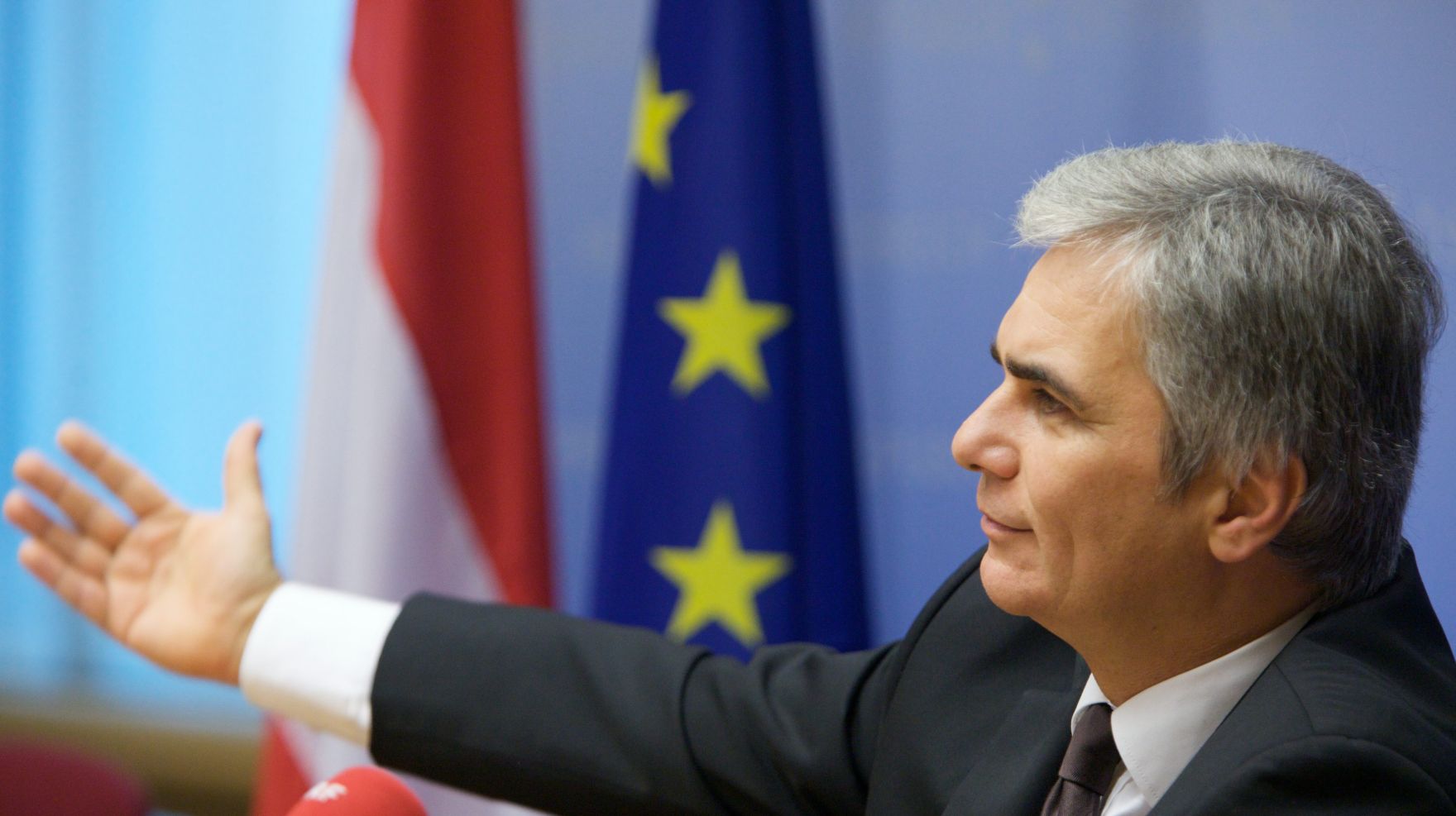 Freitag, den 29. Oktober 2010 fand in Br&uuml;ssel, Belgien die Abschluss-Pressekonferenz des &ouml;sterreichischen Bundeskanzlers Werner Faymann zum 2. Sitzungstag des Europ&auml;ischen Rates der EU-Staats- und Regierungschefs statt.